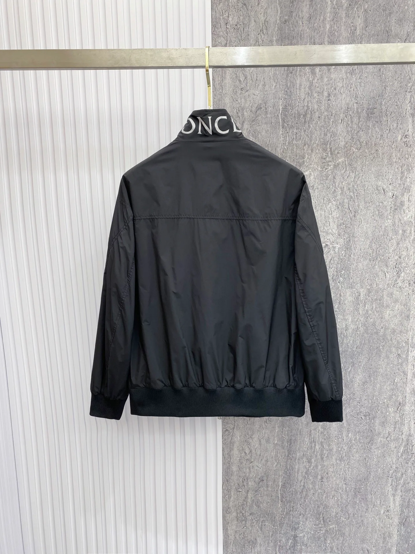 Куртки И Пуховики Мужские Moncler 5023403