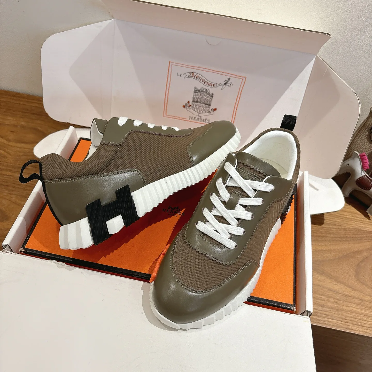 Кроссовки Женские Hermes 18729609