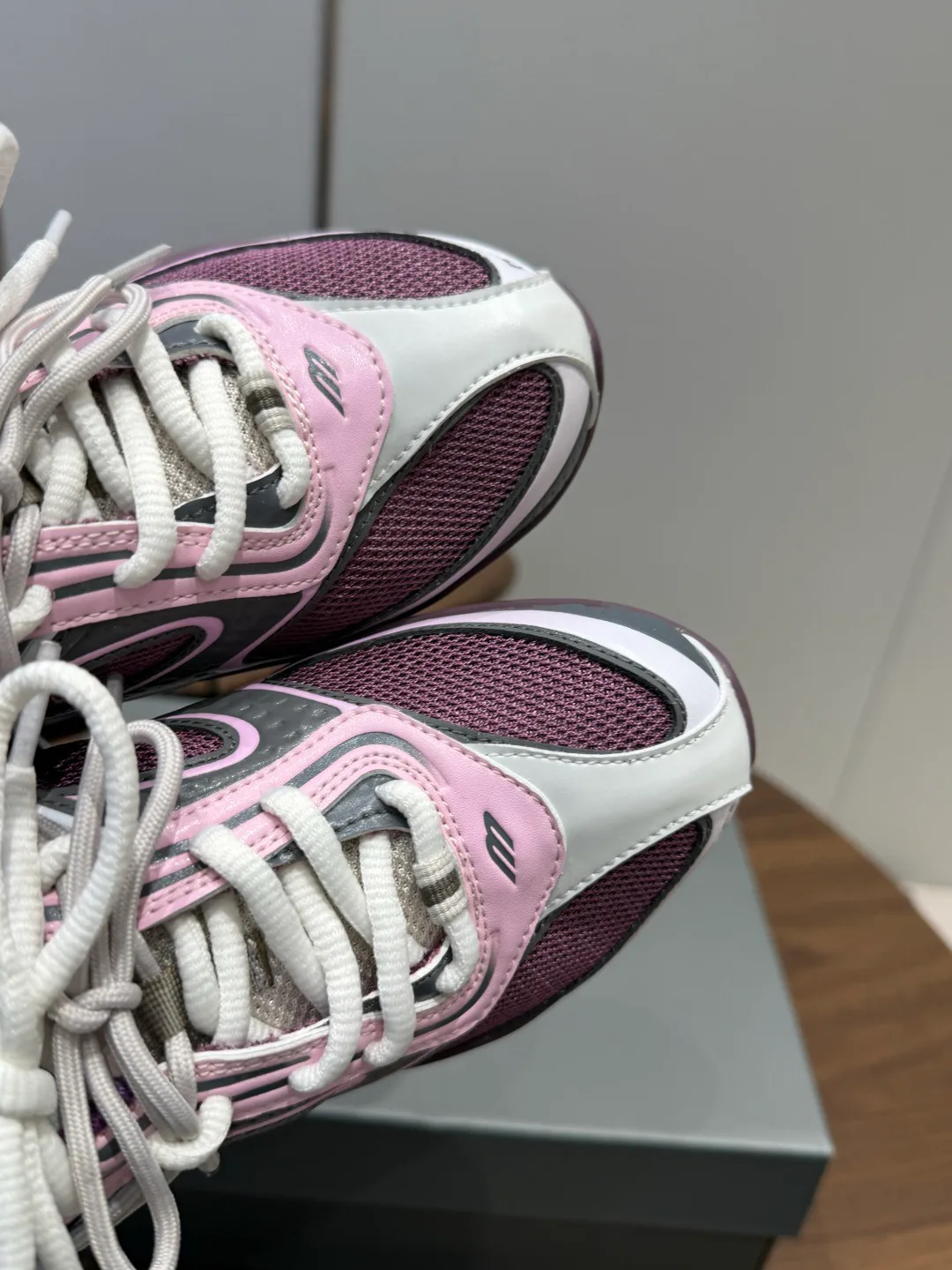 Кроссовки Женские Balenciaga 12479730