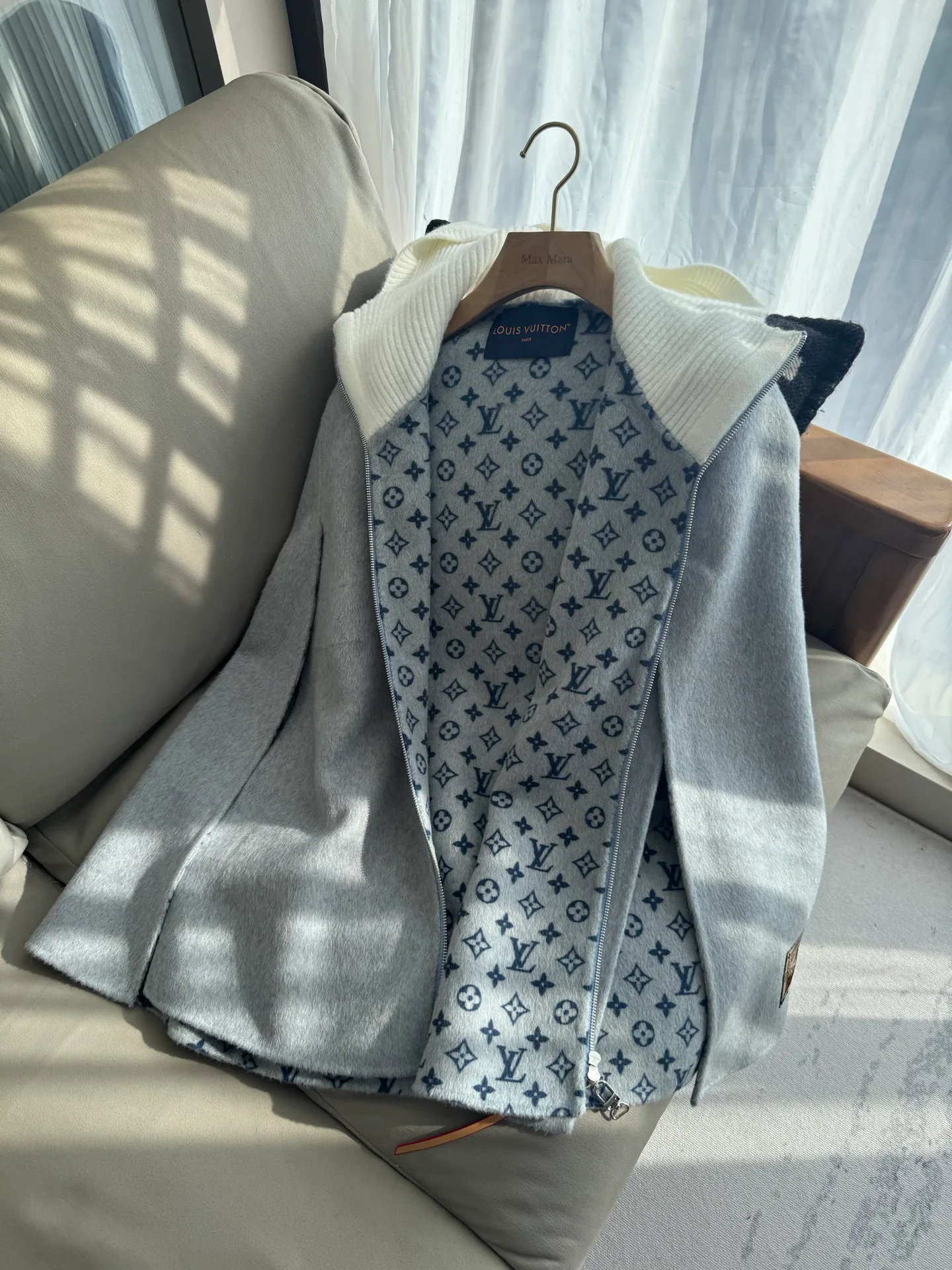 Пальто Женские Louis Vuitton 18739634