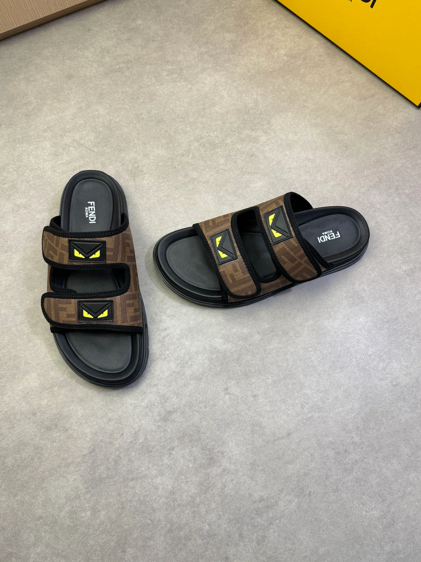 Сандалии Женские Fendi 11468634