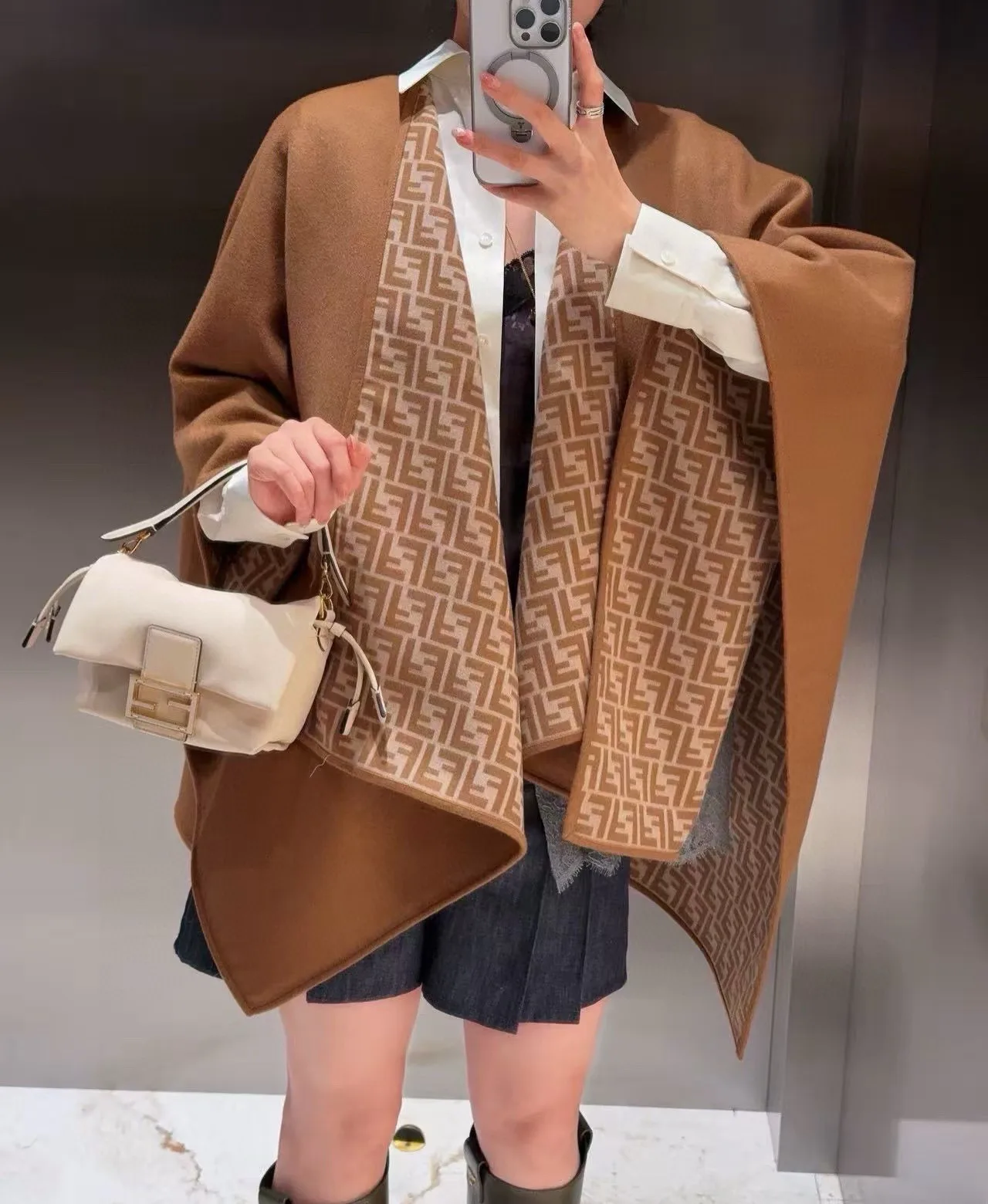 Пальто Женские Fendi 18374546