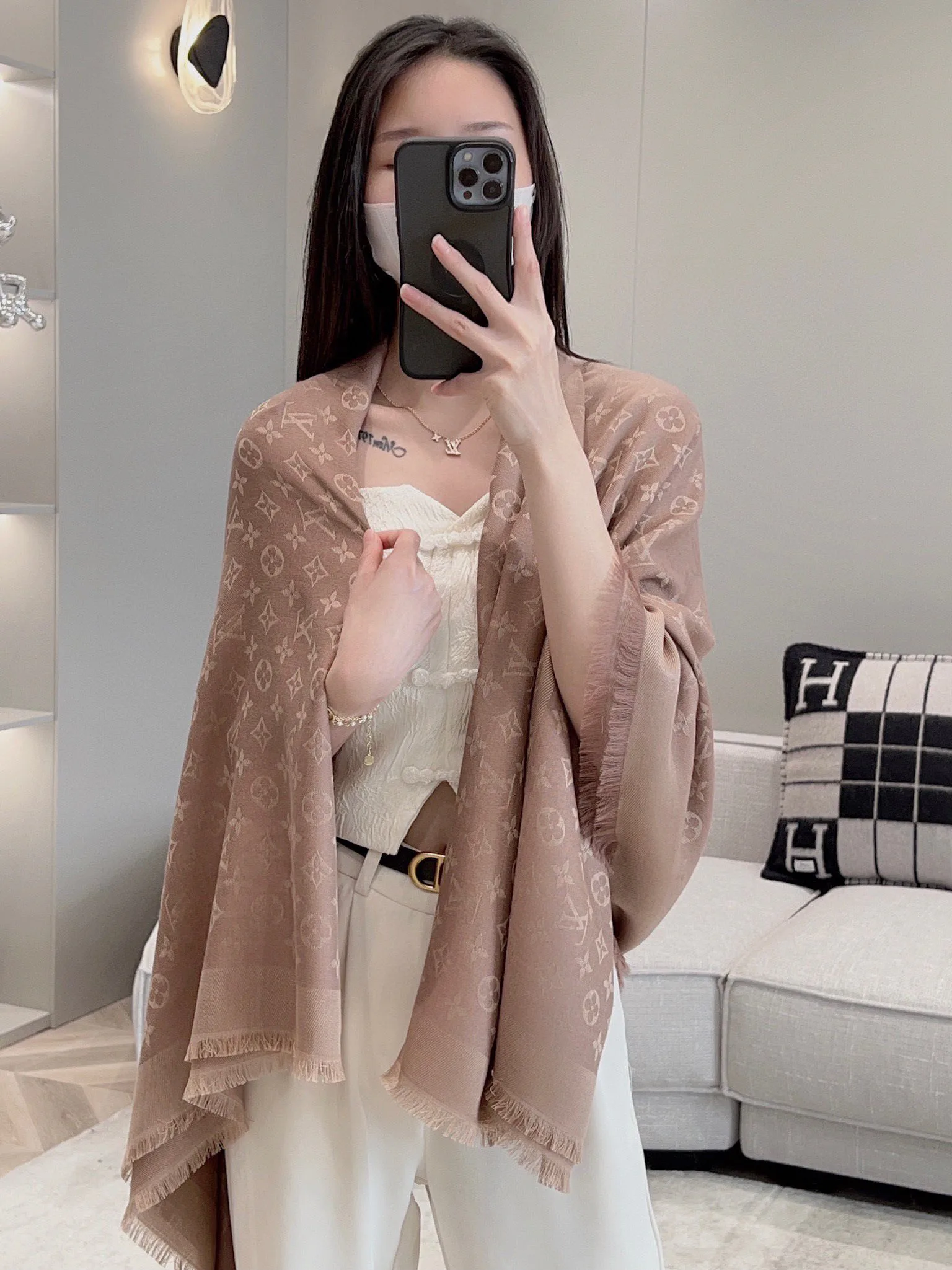Шарфы Louis Vuitton 18267593