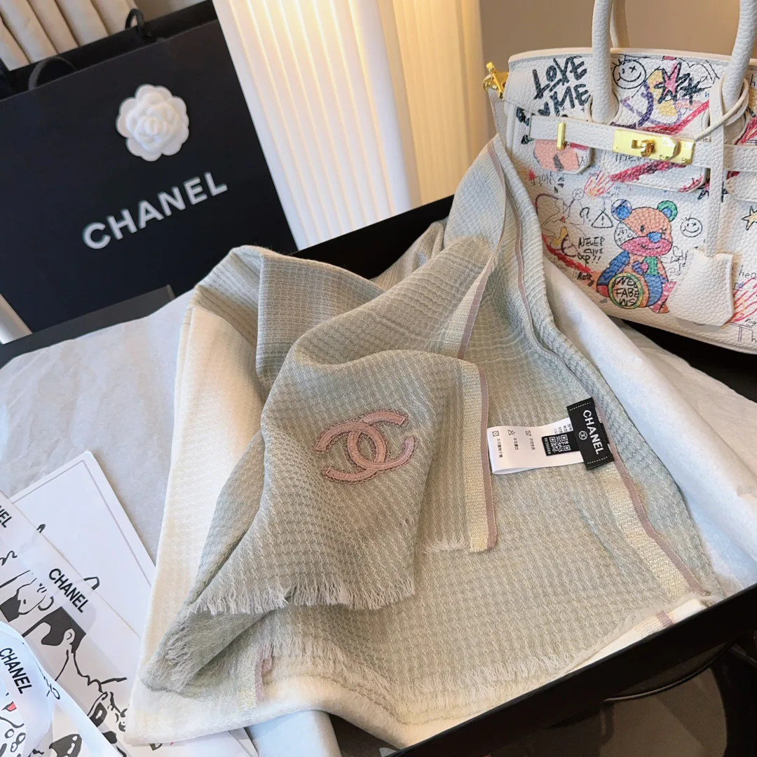 Шарфы Chanel 18627106