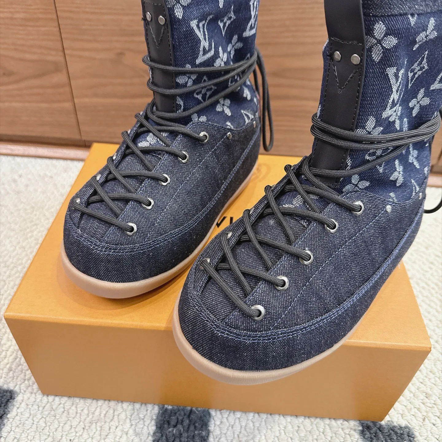 Кроссовки Женские Louis Vuitton 18613789