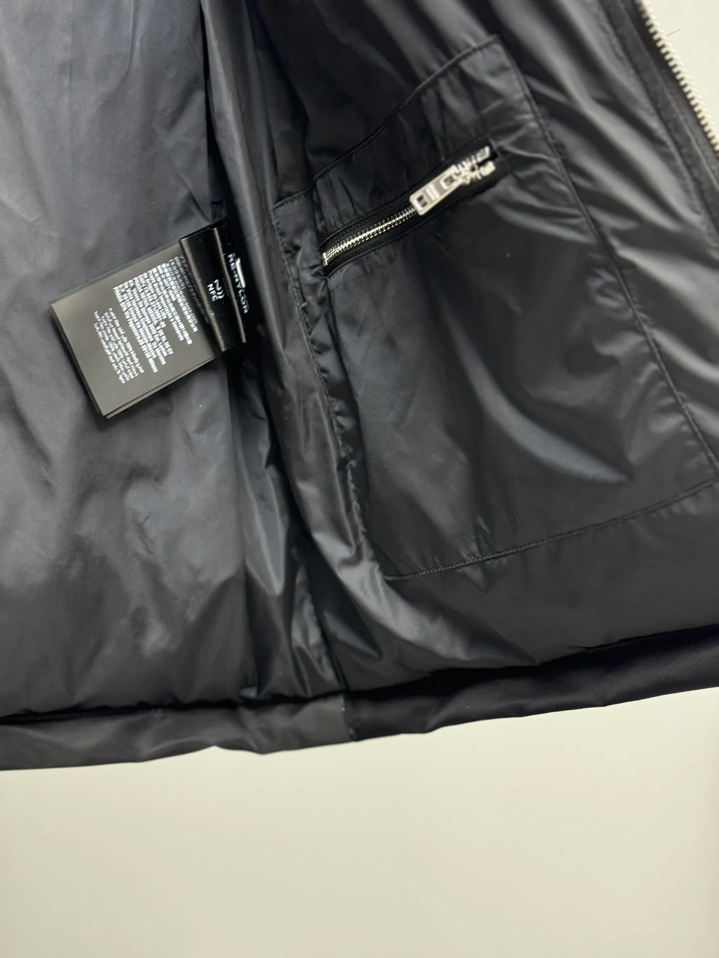 Куртки И Пуховики Женские Prada 18723753