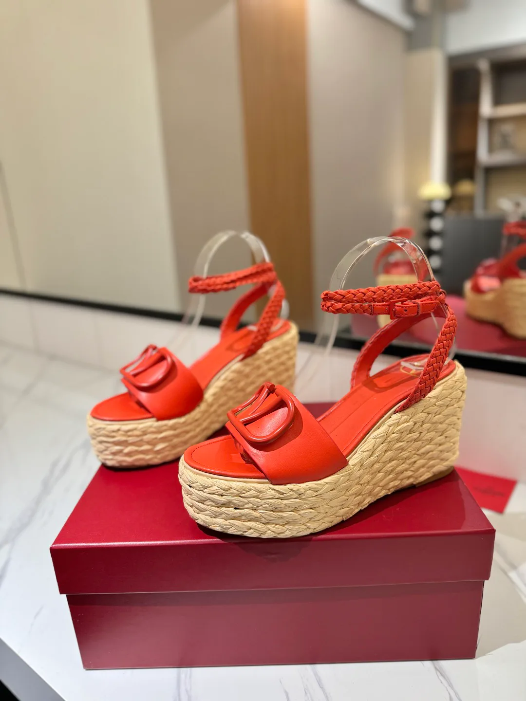 Босоножки Женские Valentino 17946616