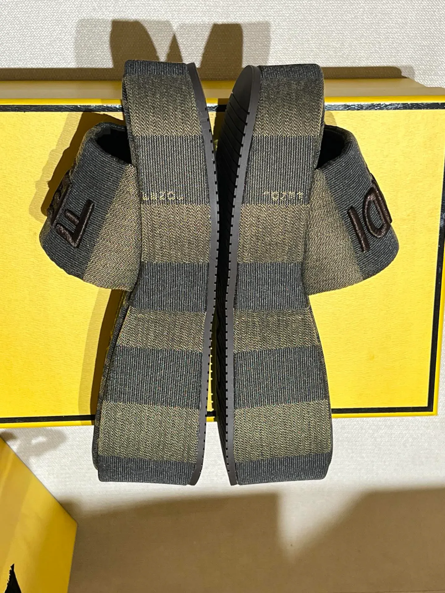 Шлепанцы Женские Fendi 8662