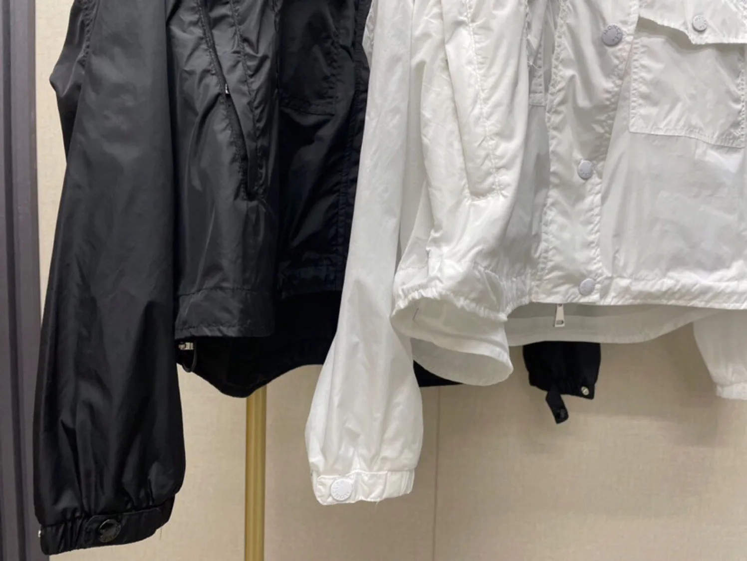 Куртки И Пуховики Женские Moncler 11244739