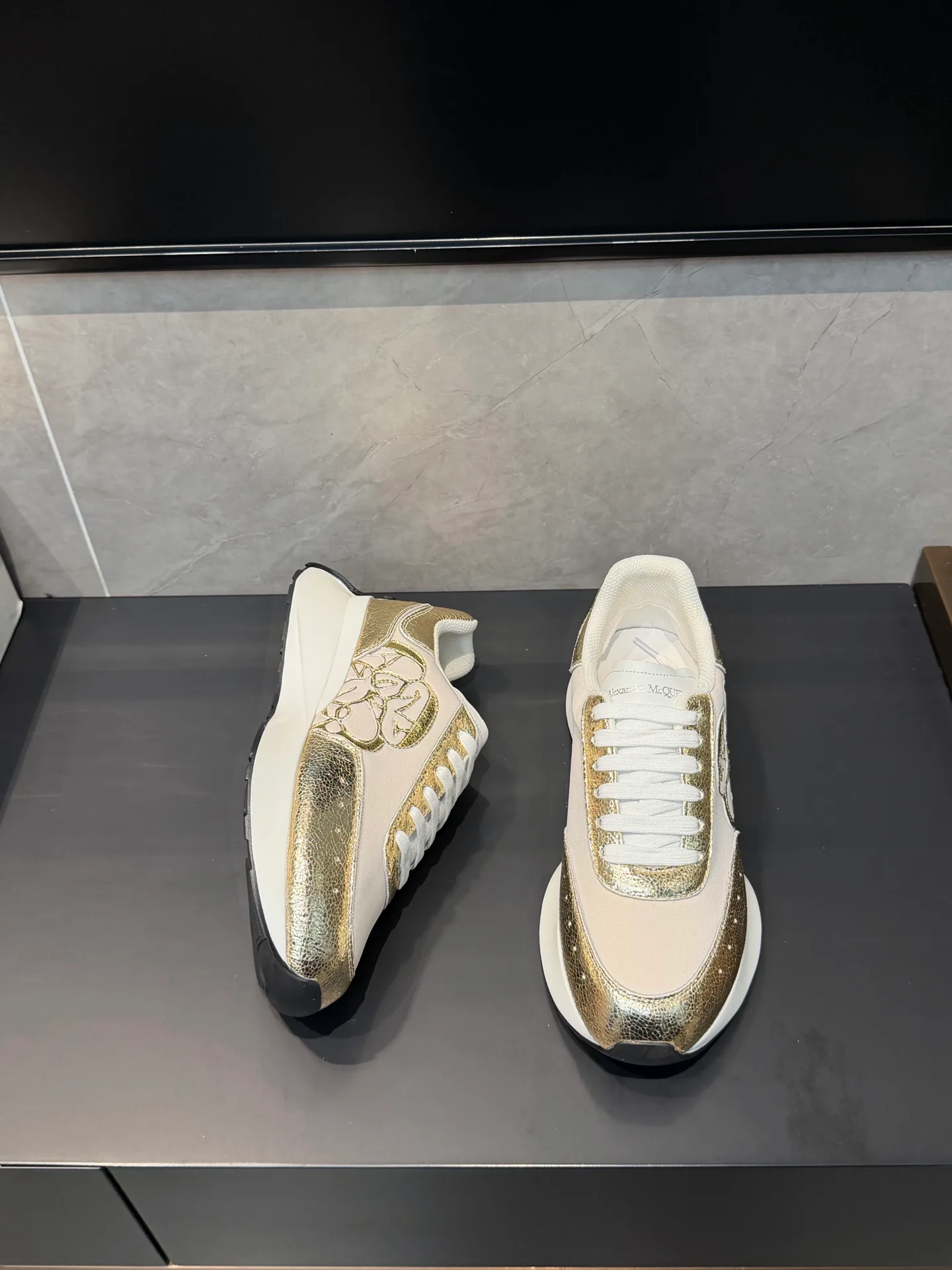 Кроссовки Женские Alexander Mcqueen 18891469