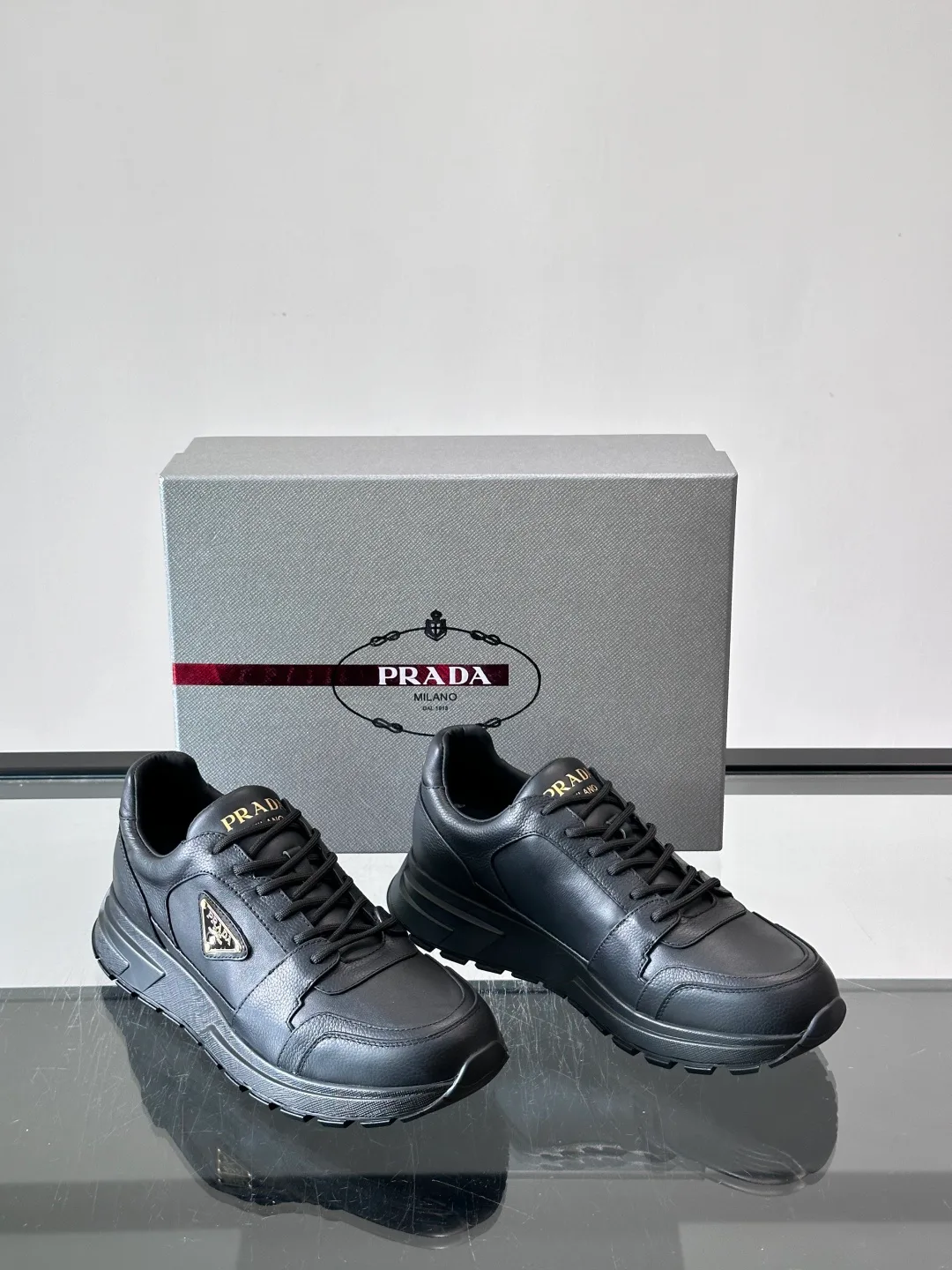 Кроссовки Женские Prada 18102657
