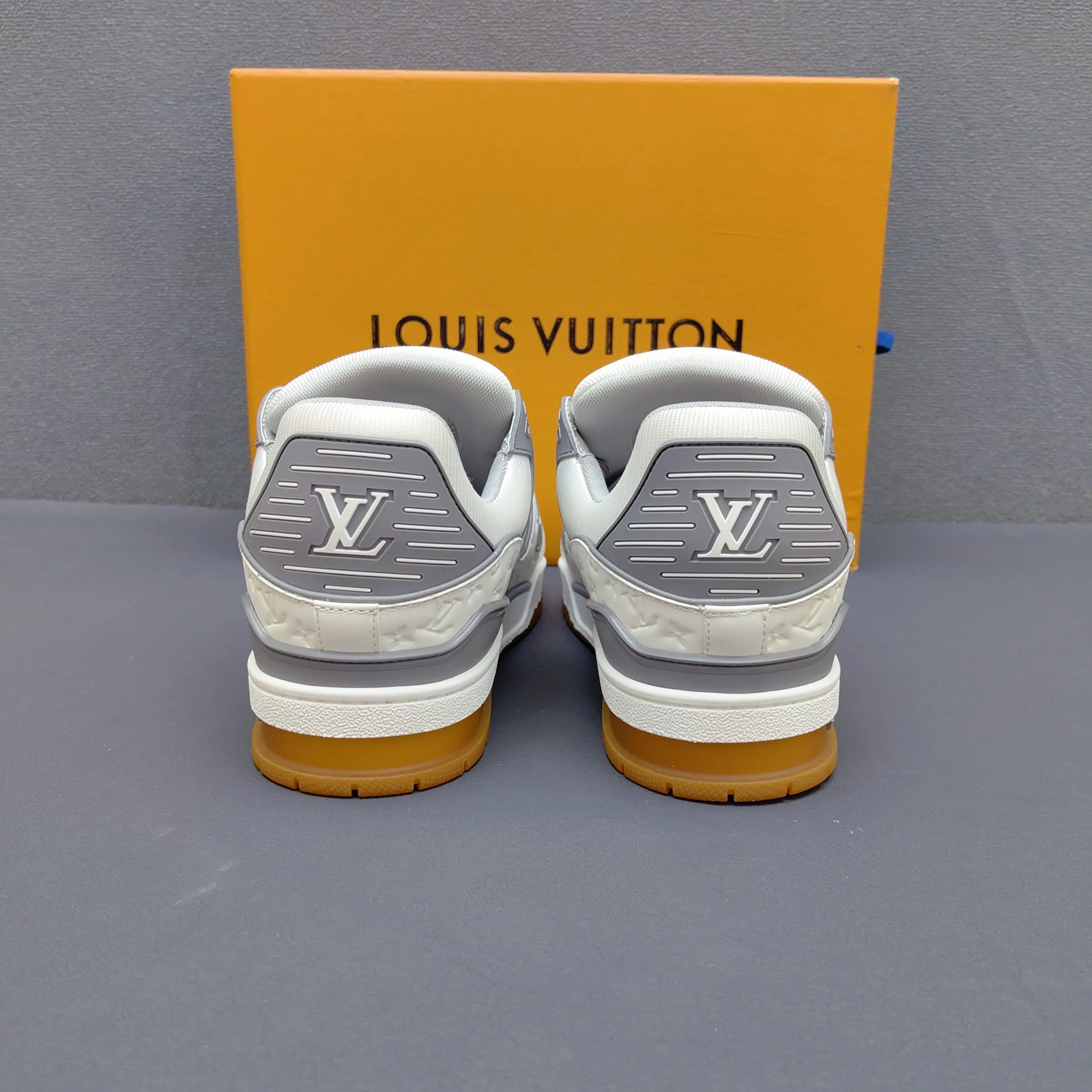 Кроссовки Женские Louis Vuitton 17725112