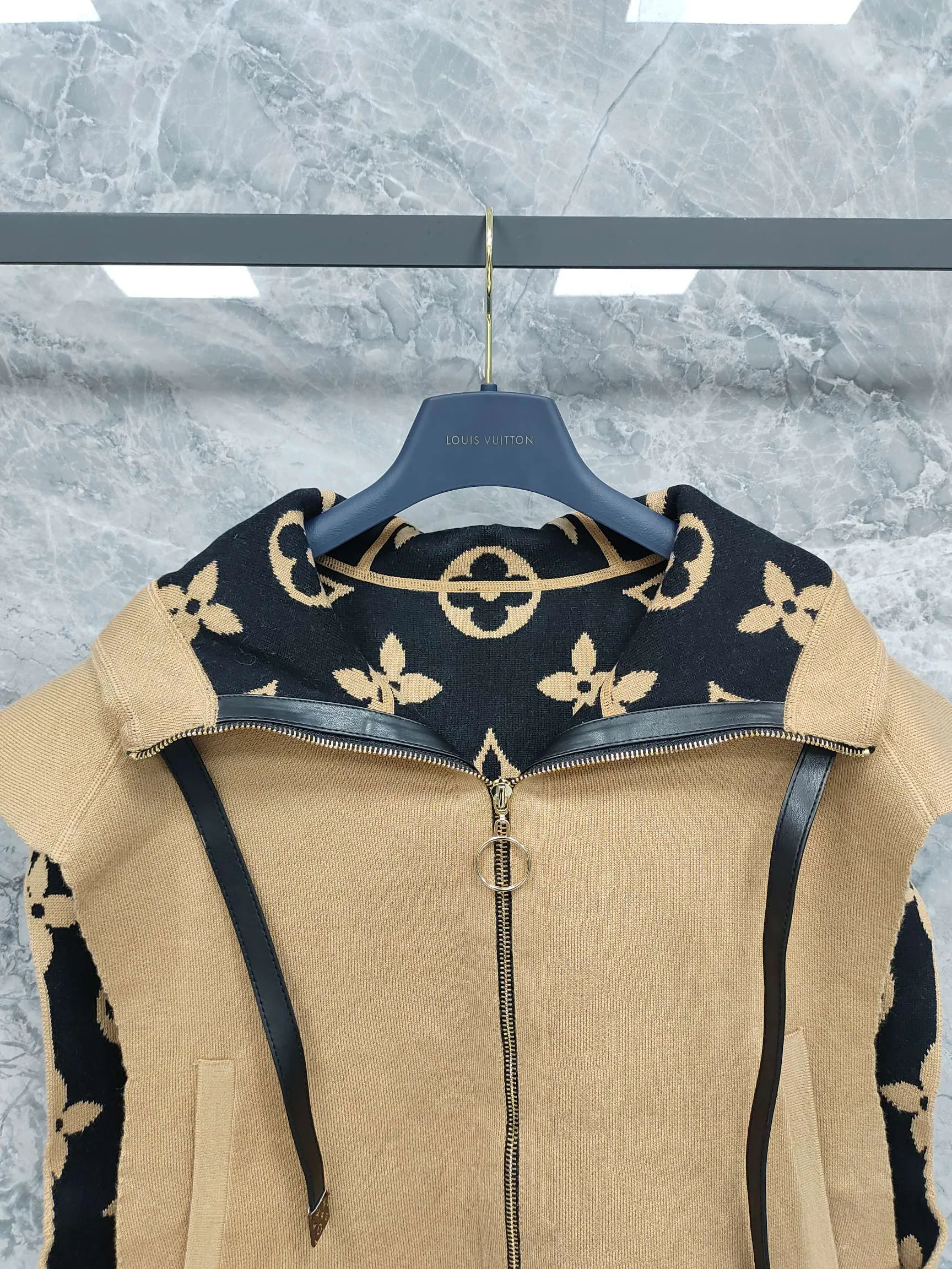 Жилеты Женские Louis Vuitton 18203434