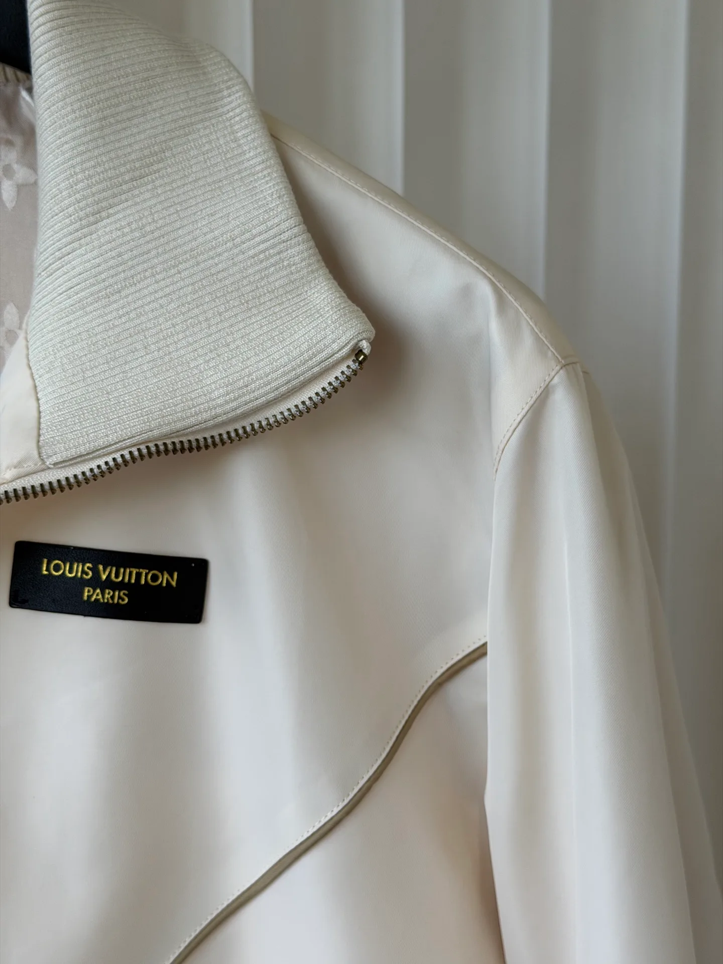 Куртки И Пуховики Женские Louis Vuitton 17950103