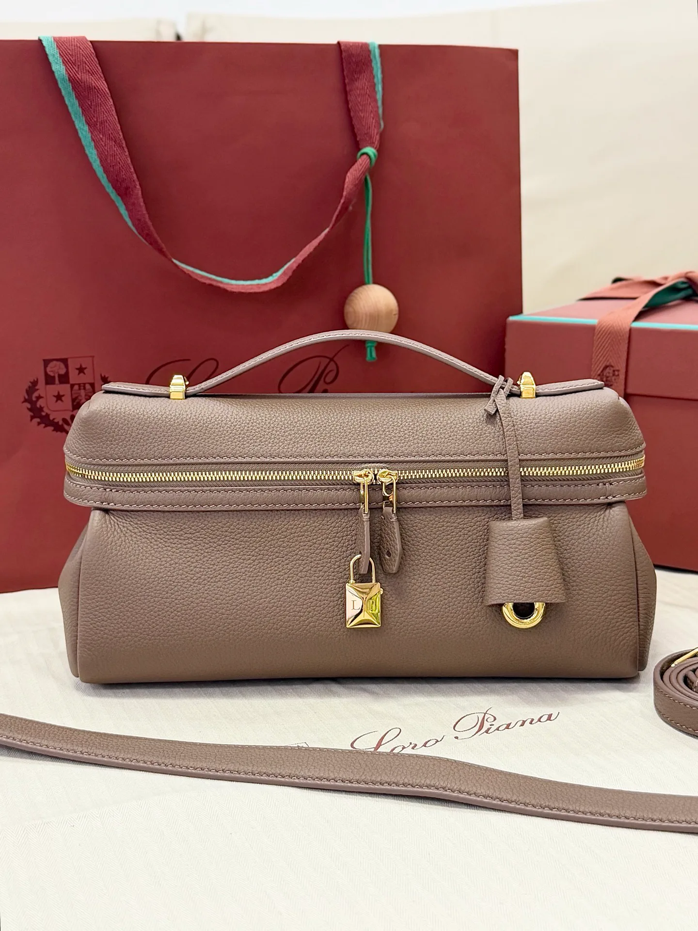 Классические Сумки Женские Loro Piana 17692343