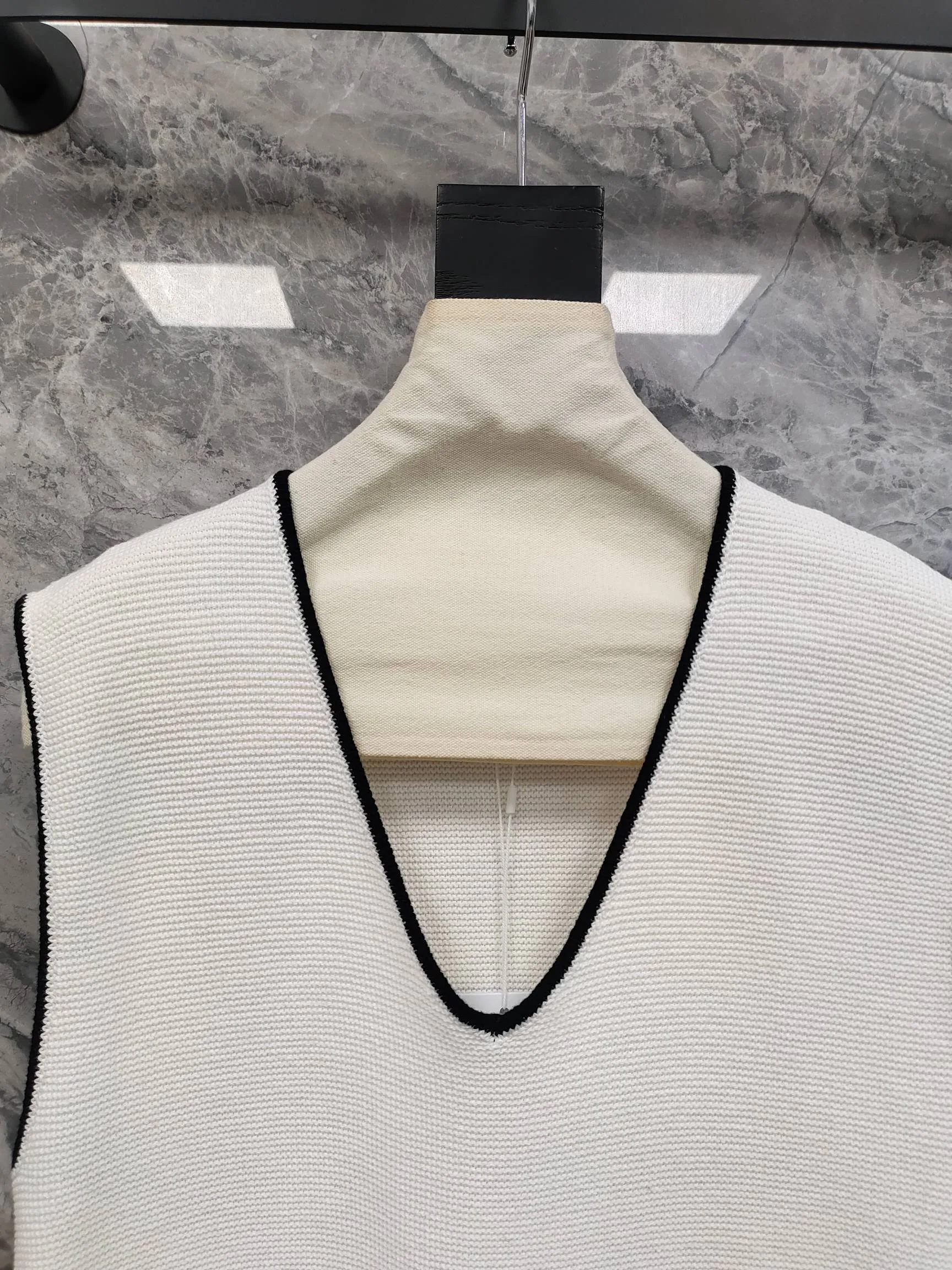 Жилеты Женские Chanel 11705261