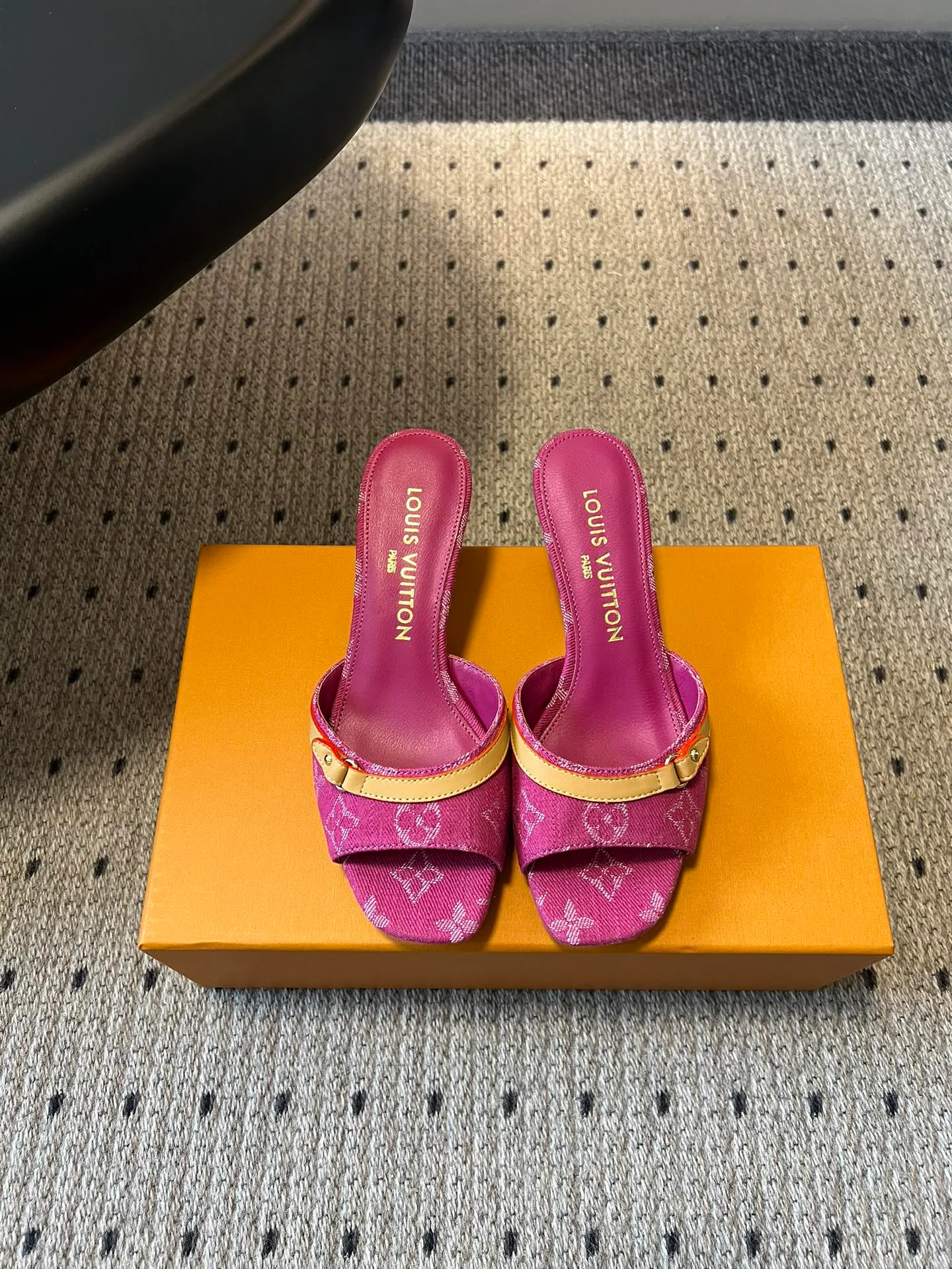 Босоножки Женские Louis Vuitton 11755091