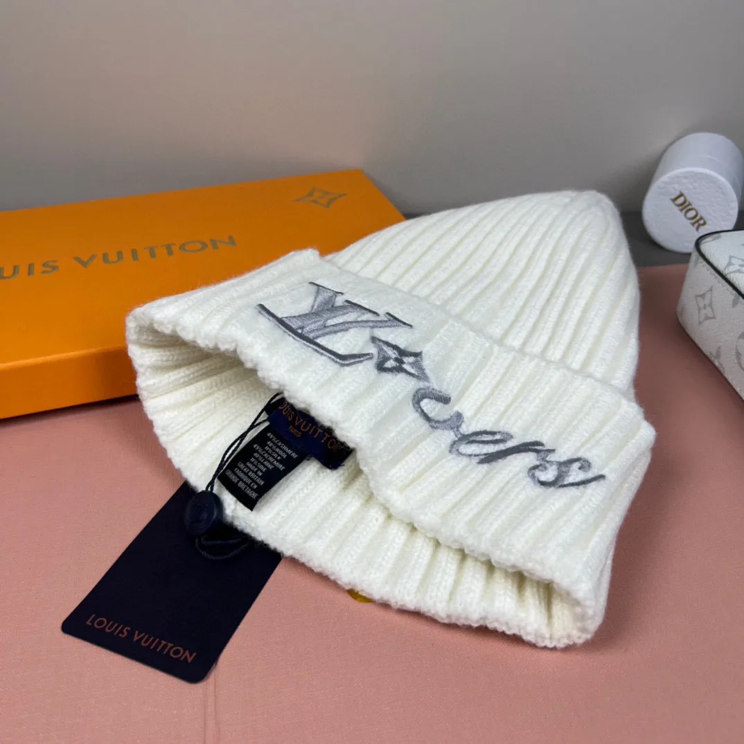Головные Уборы Louis Vuitton 18105735