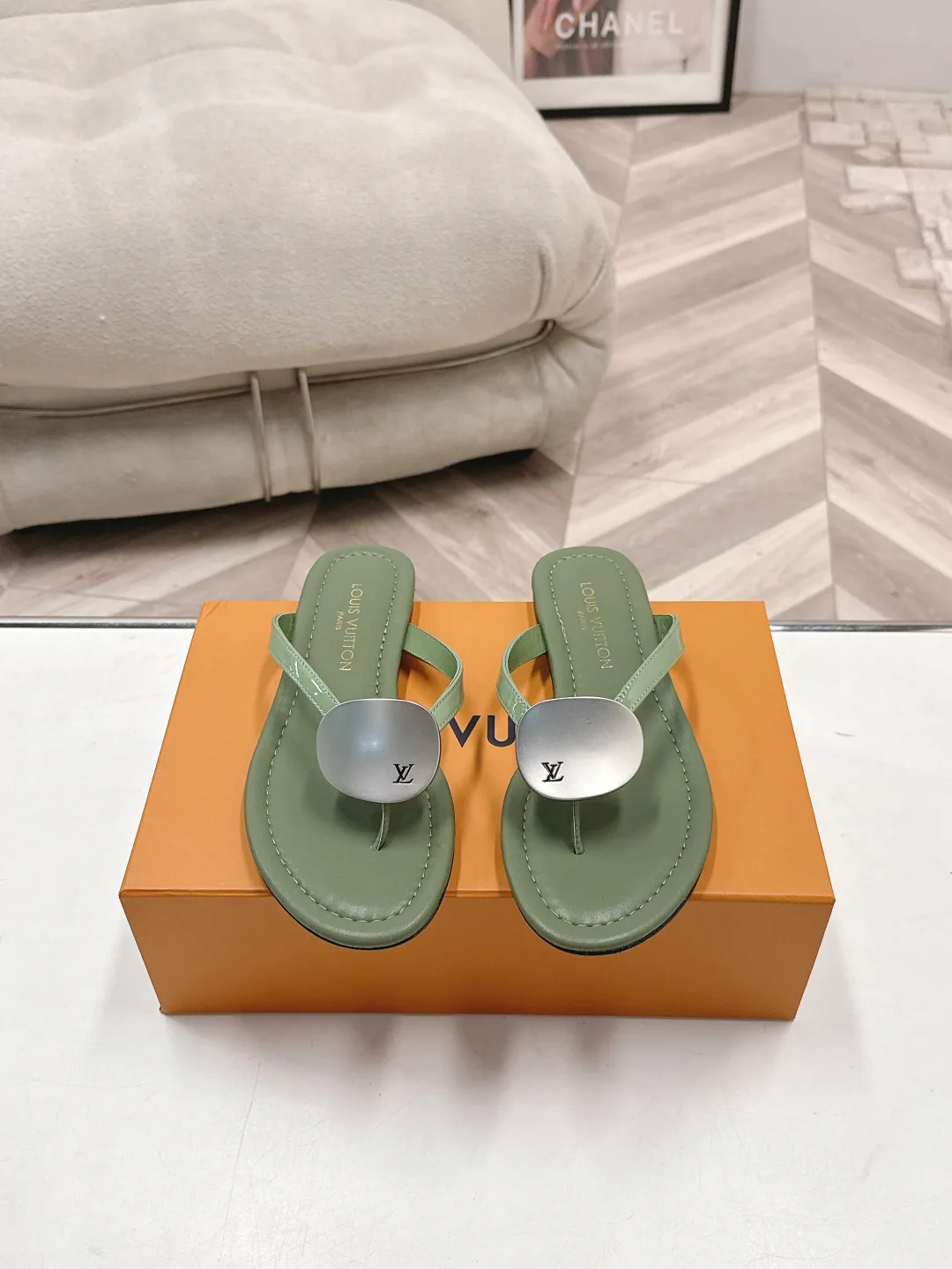 Шлепанцы Женские Louis Vuitton 17578105
