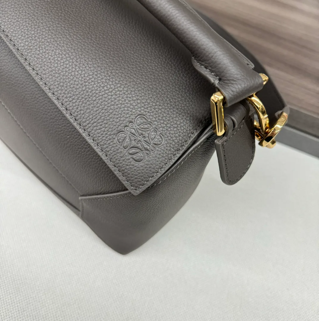 Классические Сумки Женские Loewe 11699868