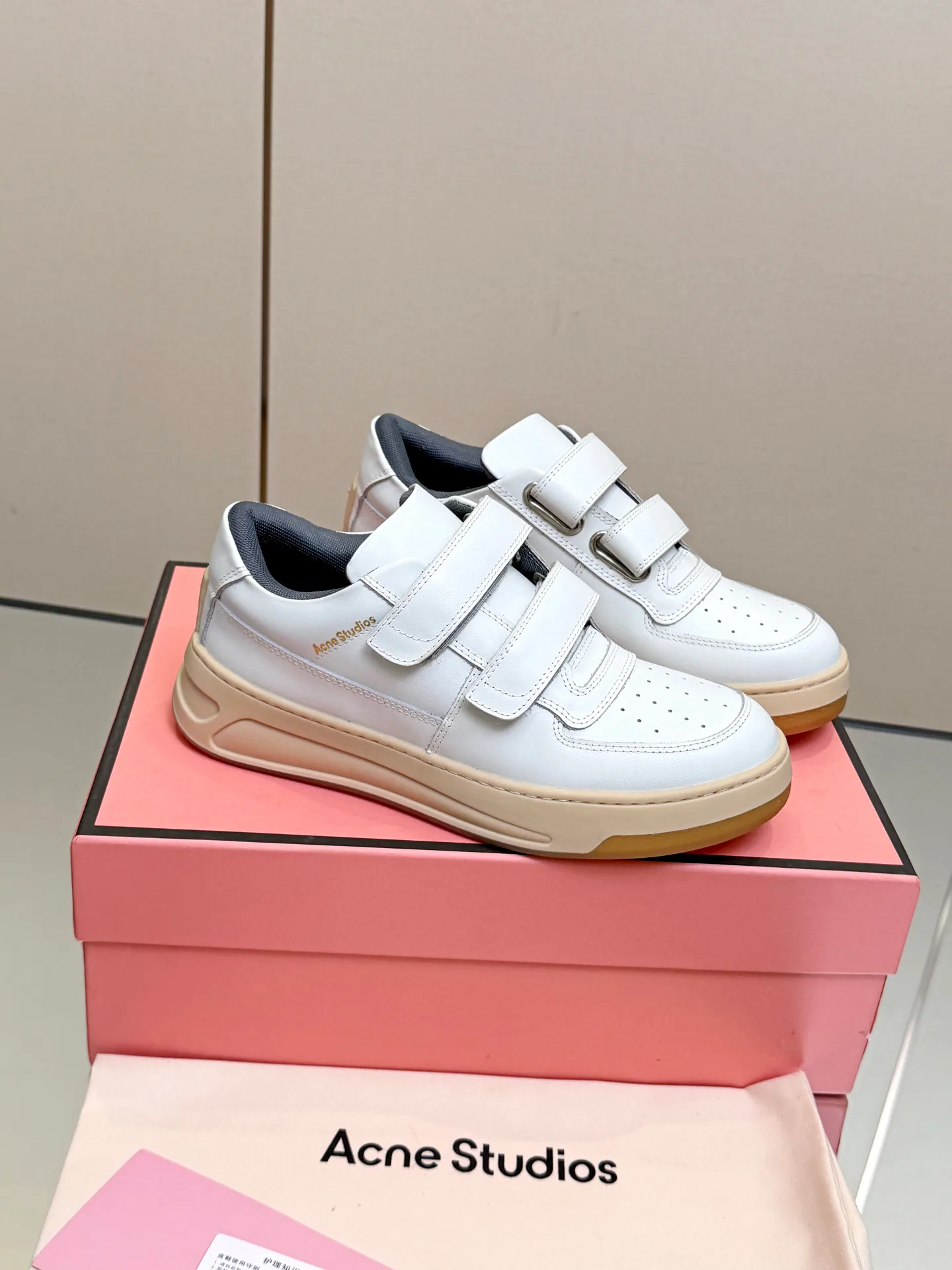 Кроссовки Женские Acne Studios 18534366