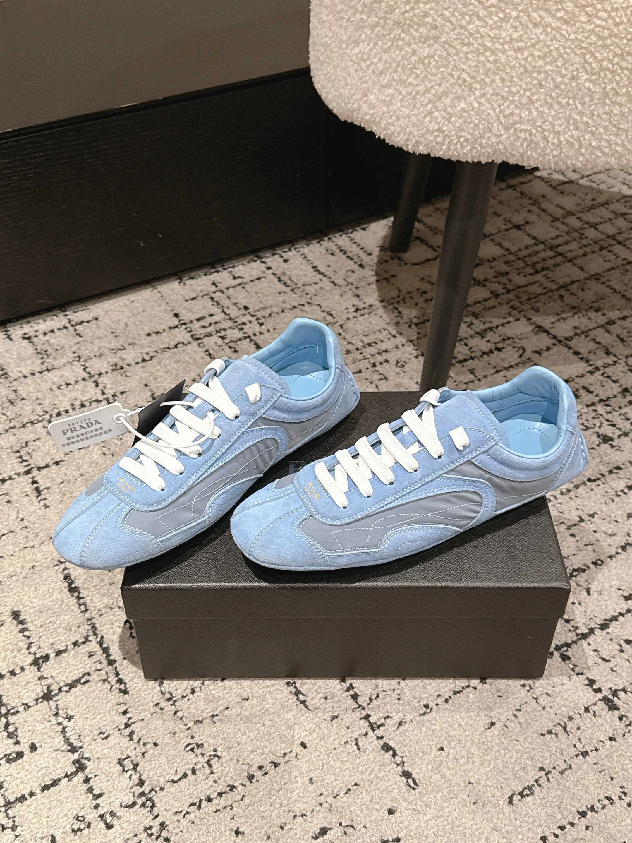 Кроссовки Женские Prada 11185330