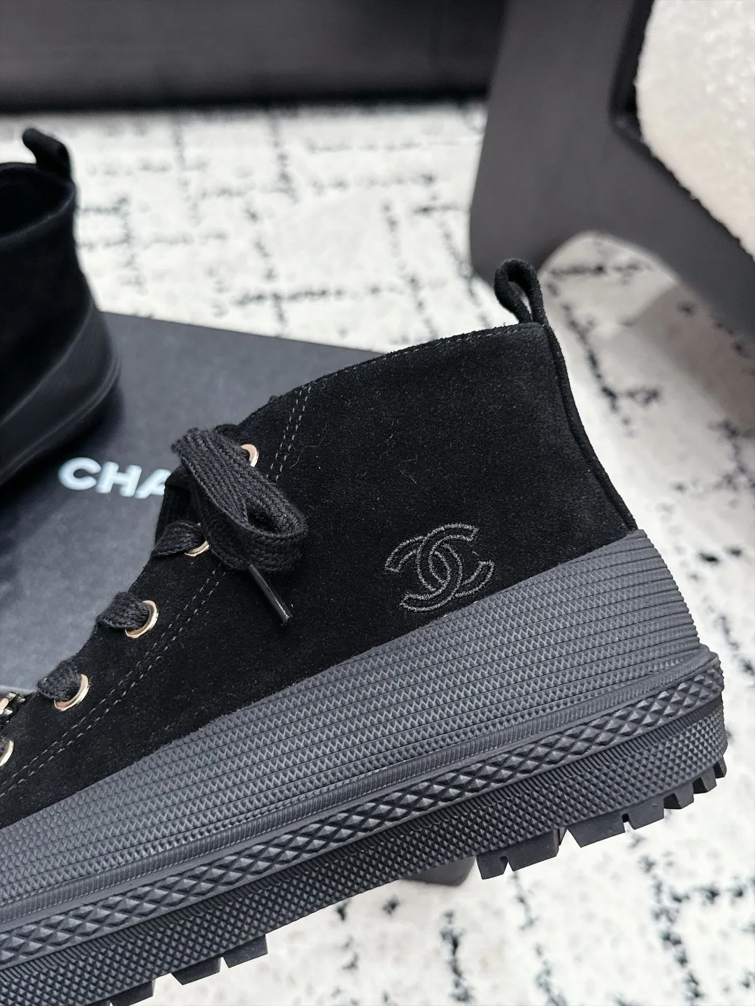 Кроссовки Женские Chanel 18505527