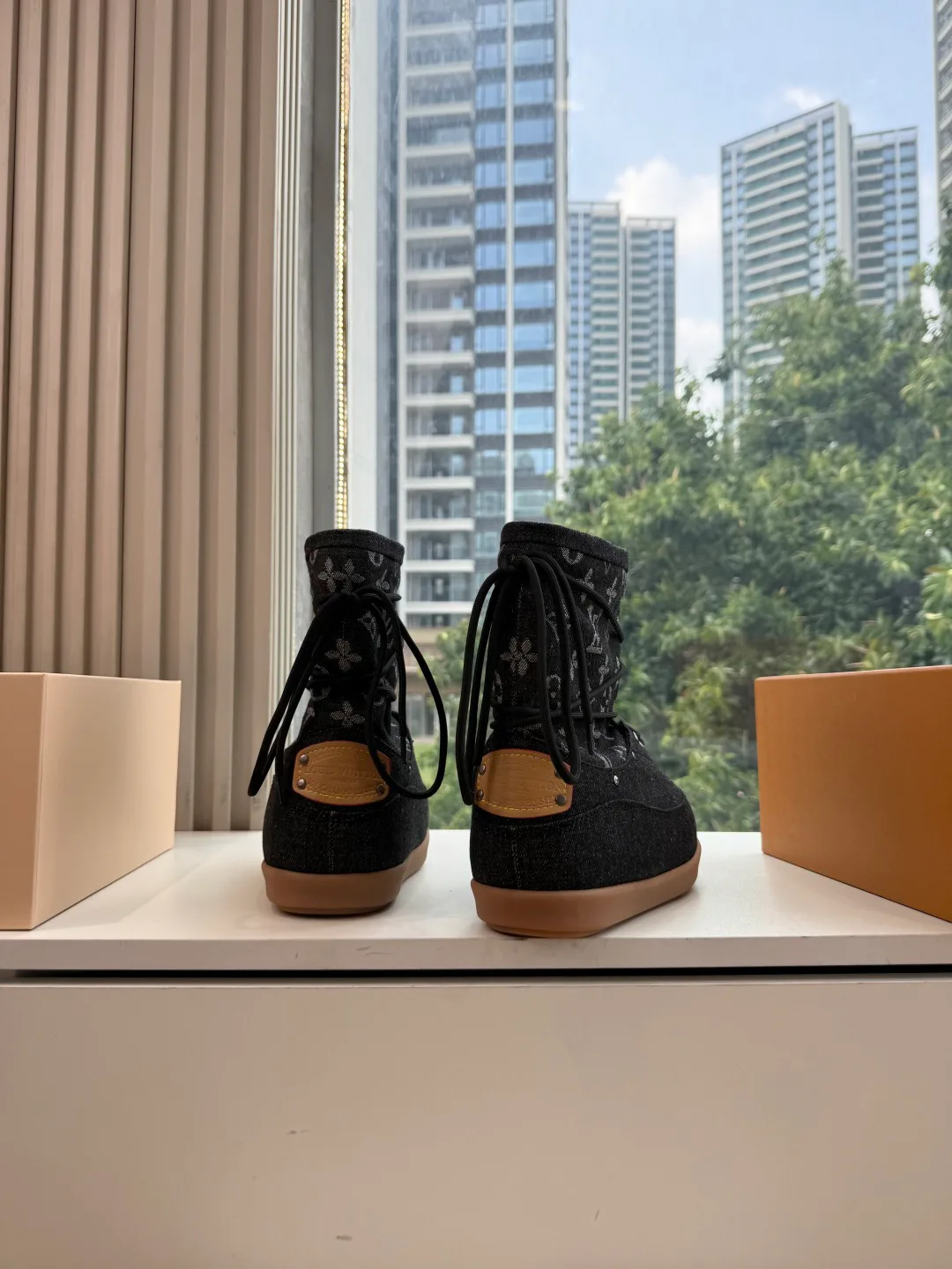 Кроссовки Женские Louis Vuitton 18727408