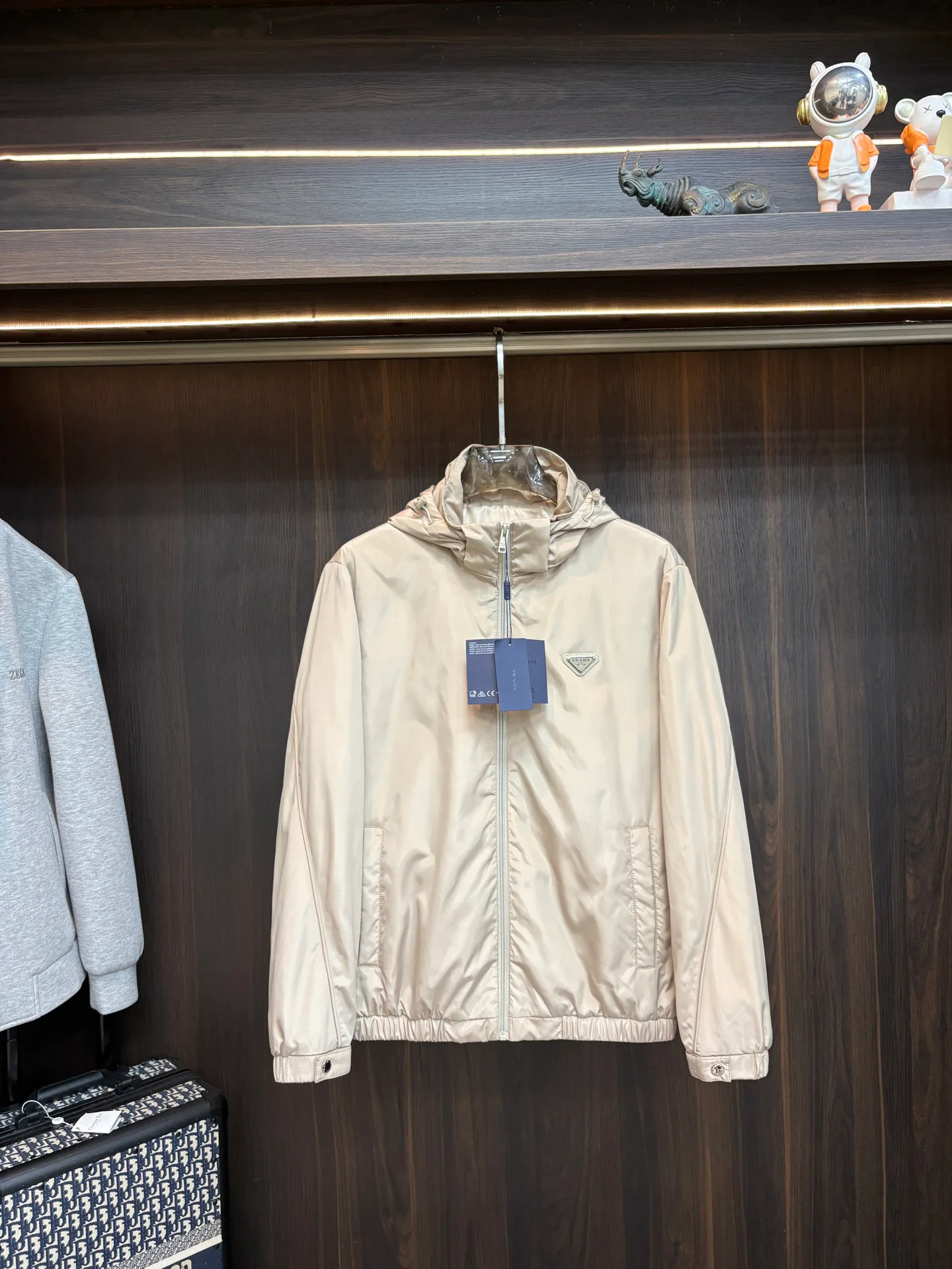 Куртки И Пуховики Женские Prada 18157295