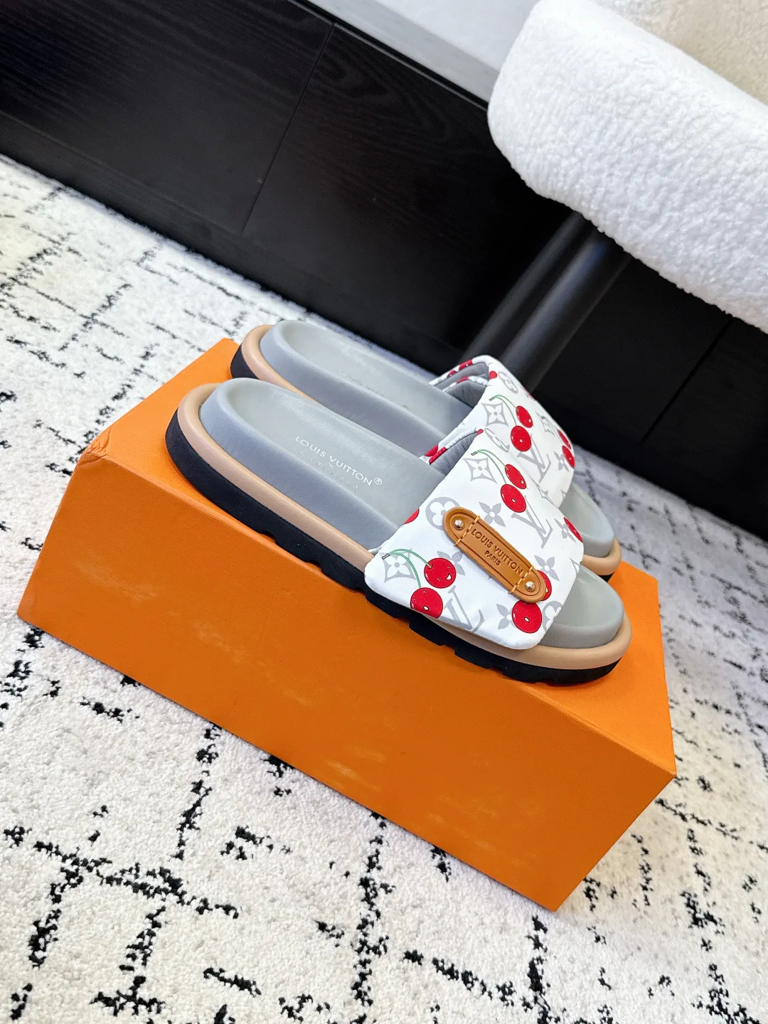 Шлепанцы Женские Louis Vuitton 1752829