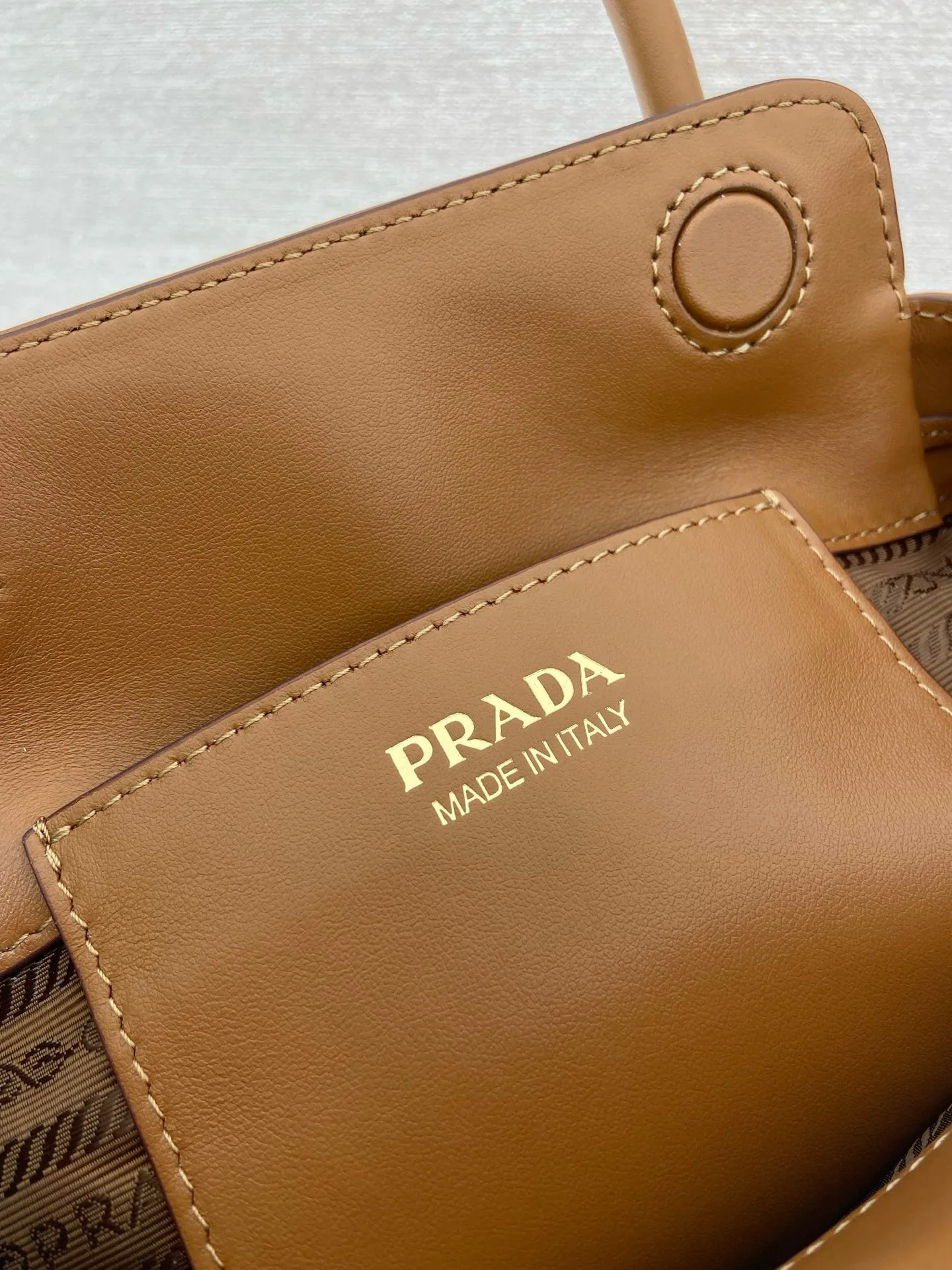 Классические Сумки Женские Prada 11627416
