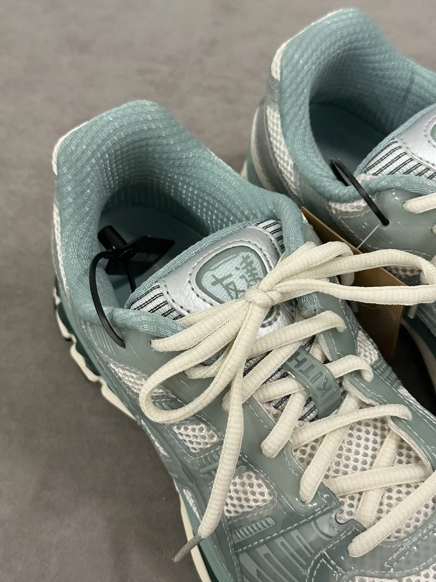 Кроссовки Женские Asics 17065409