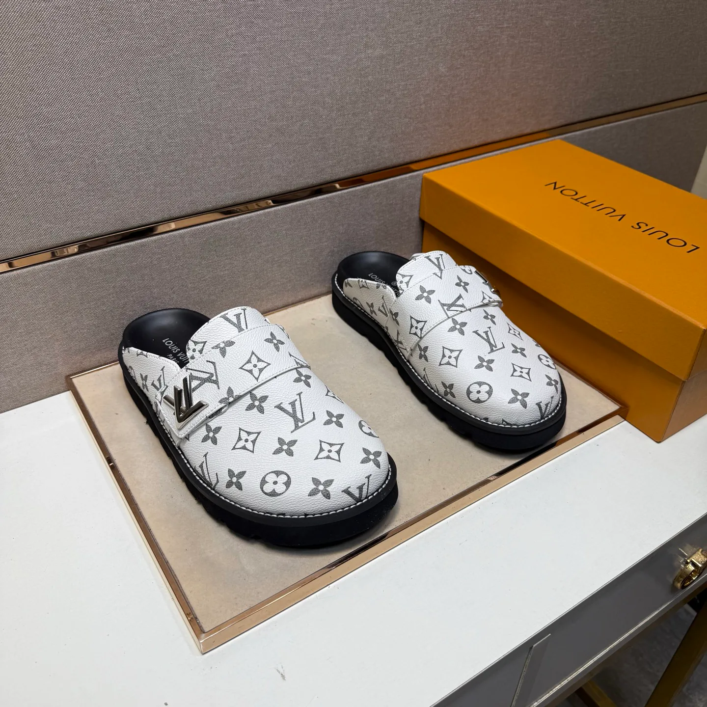 Сабо Мужские Louis Vuitton 74102