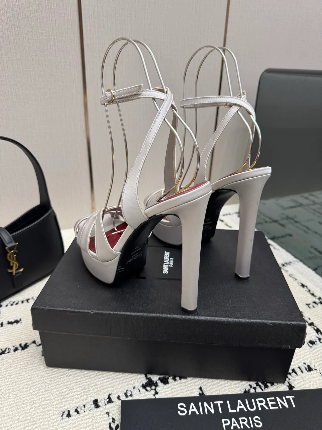 Босоножки Женские Saint Laurent 18049026