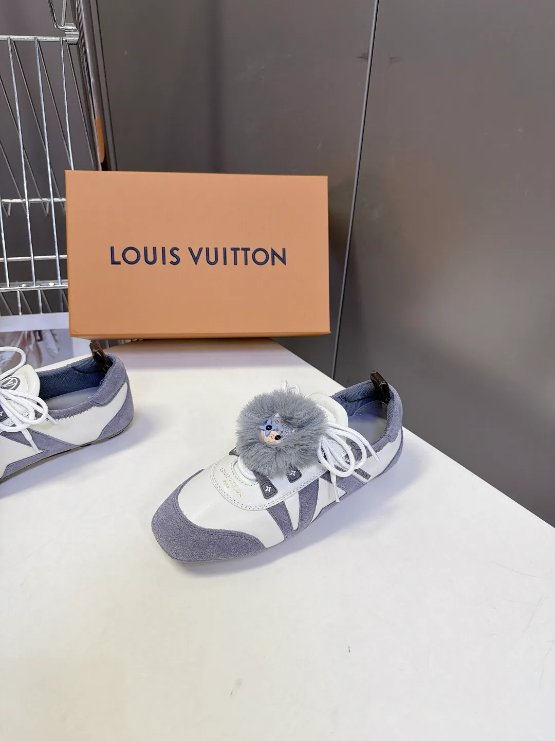 Кроссовки Женские Louis Vuitton 18005470