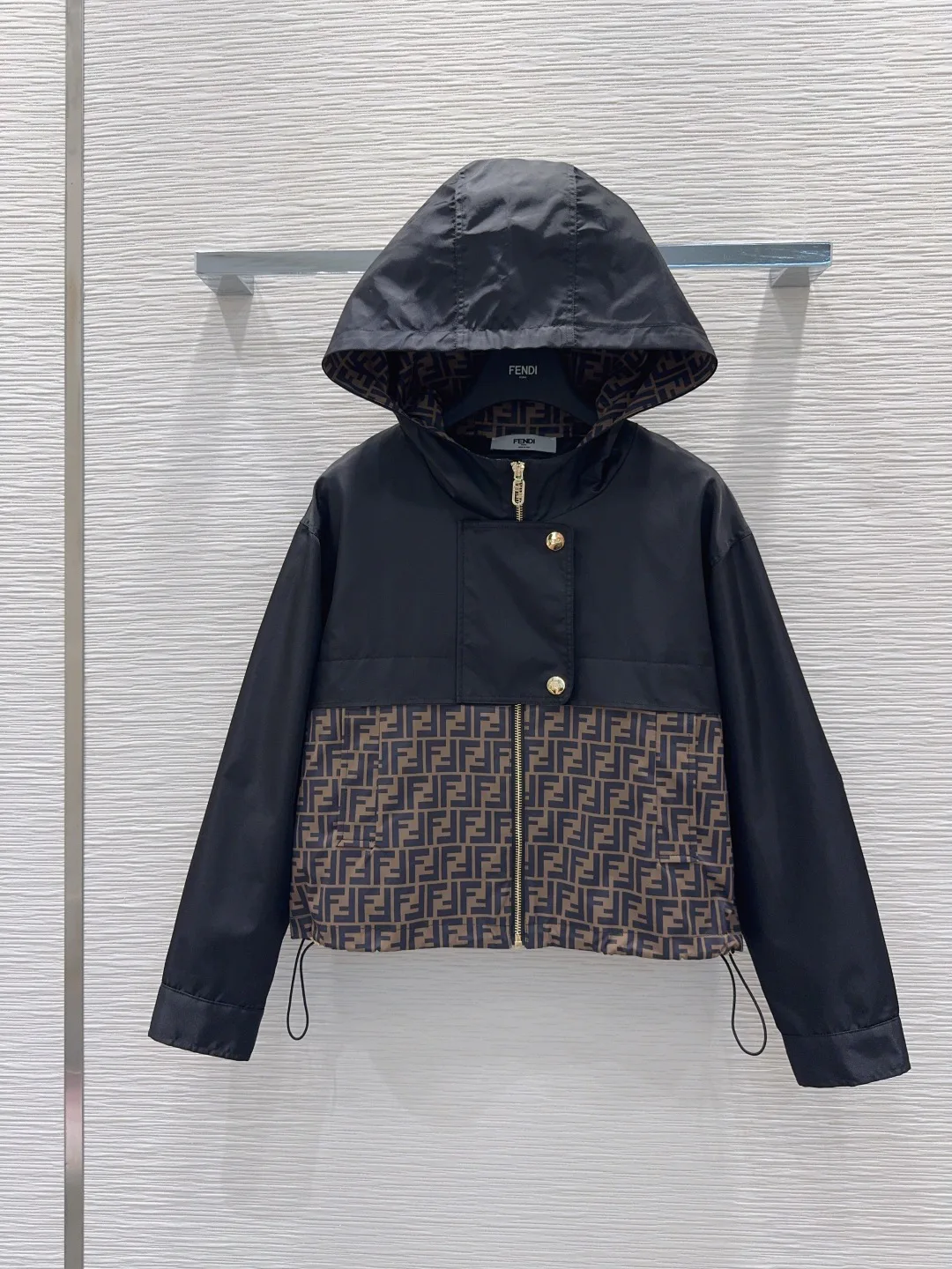 Куртки И Пуховики Женские Fendi 18388620