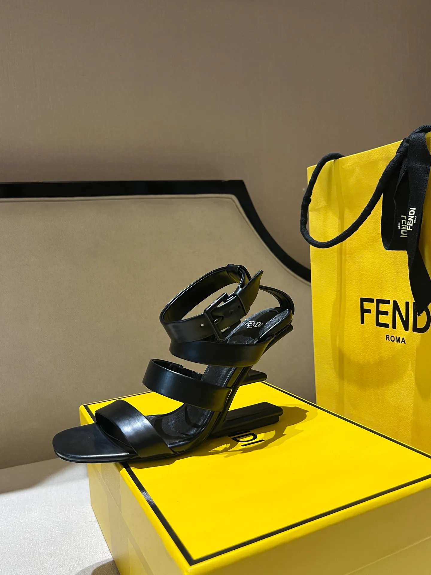 Босоножки Женские Fendi 5765