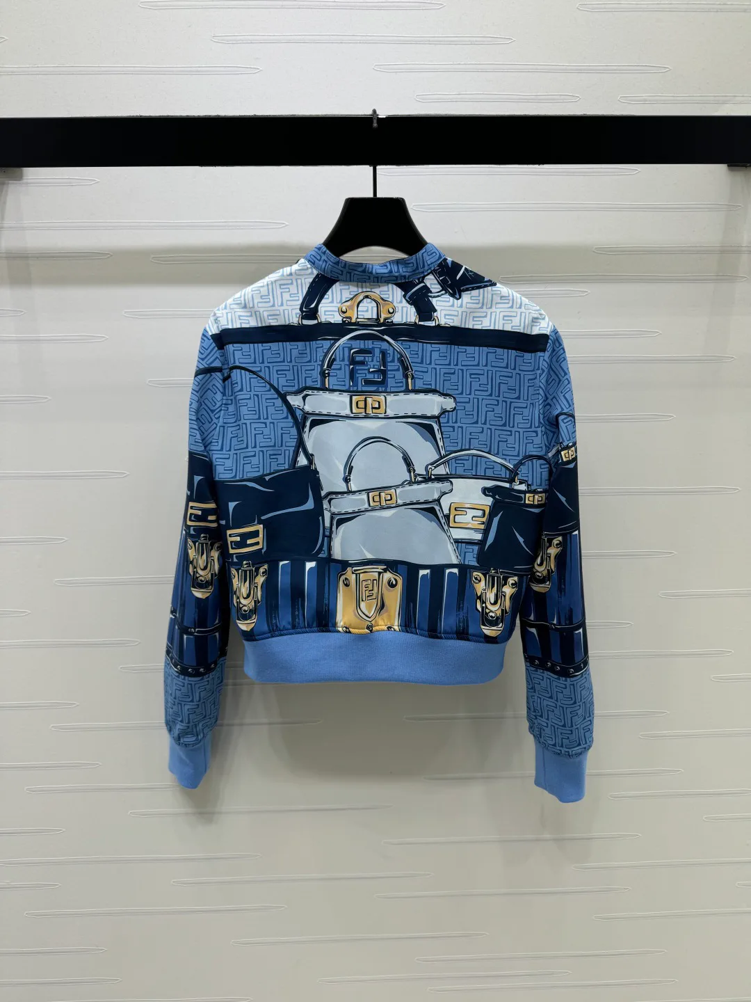 Куртки И Пуховики Женские Fendi 18333053