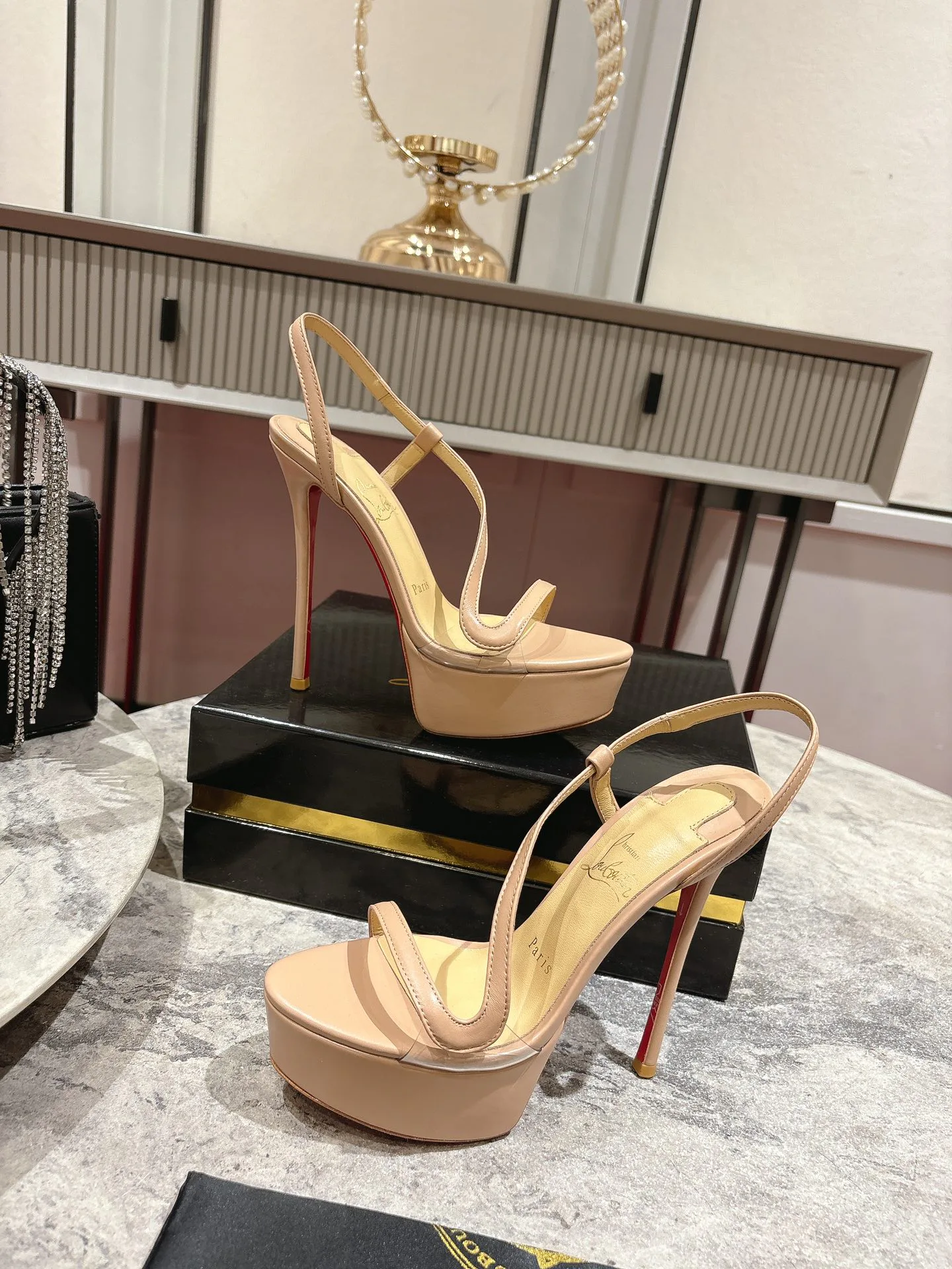 Босоножки Женские Christian Louboutin 19581794