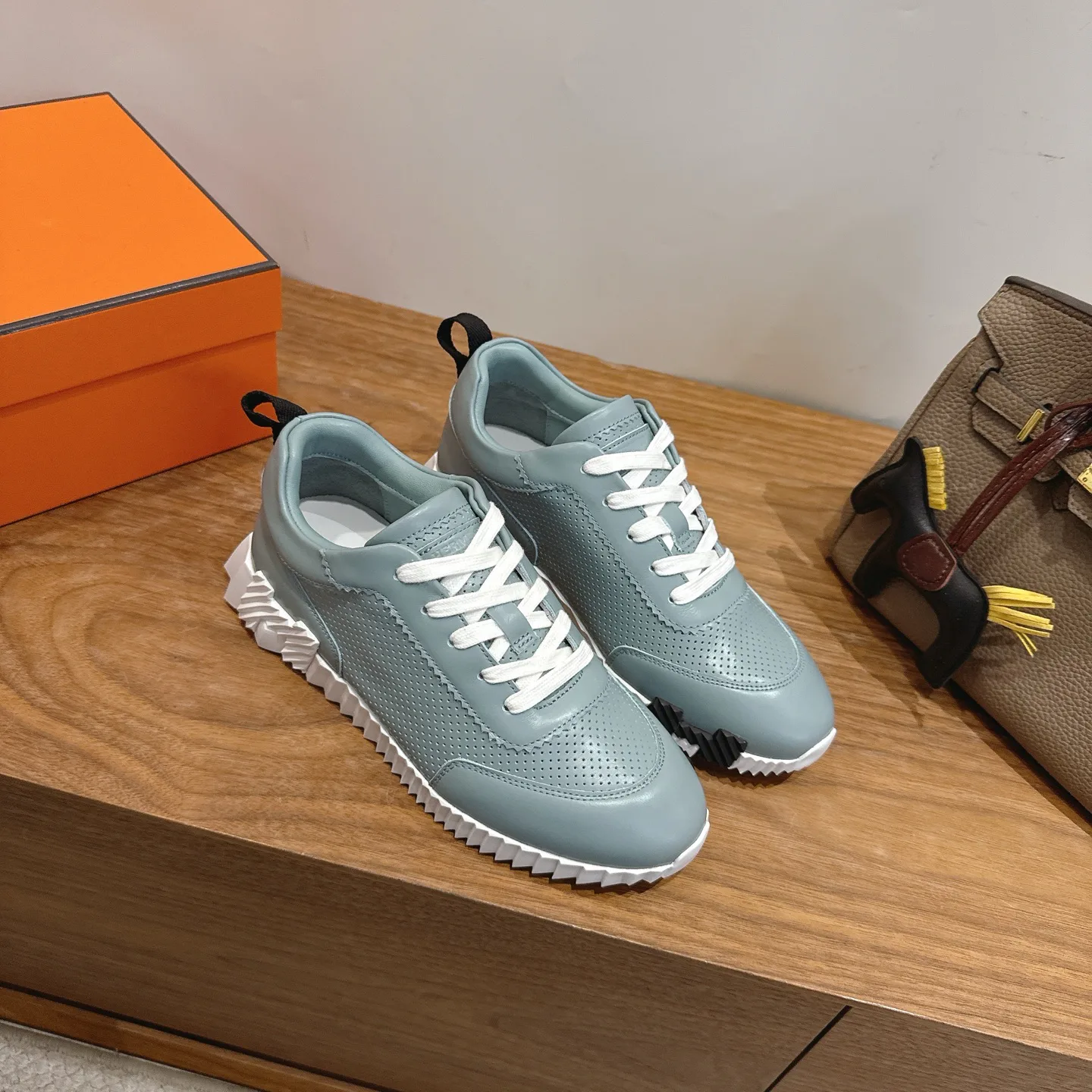 Кроссовки Женские Hermes 17414537