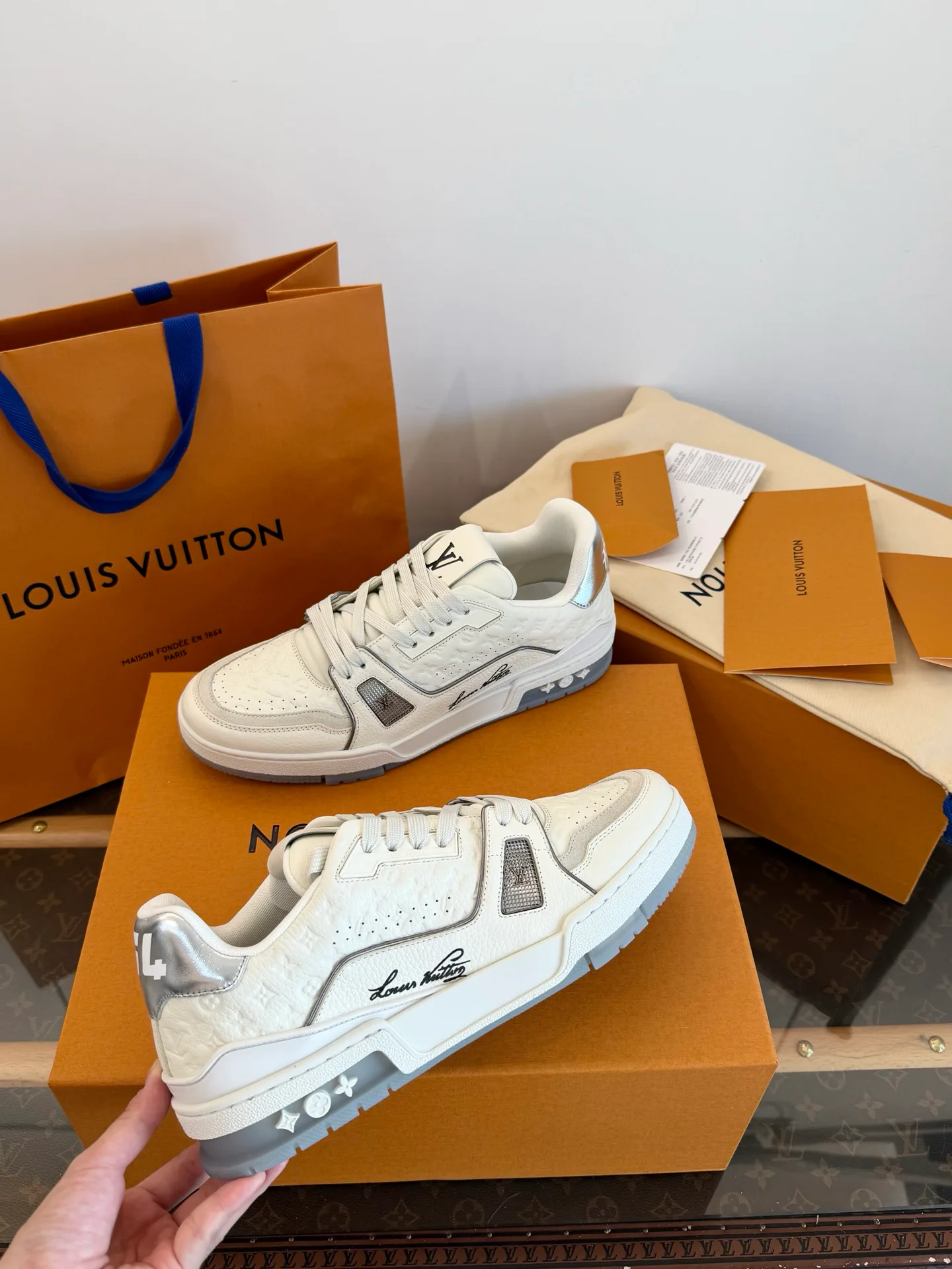 Кроссовки Женские Louis Vuitton 18354046