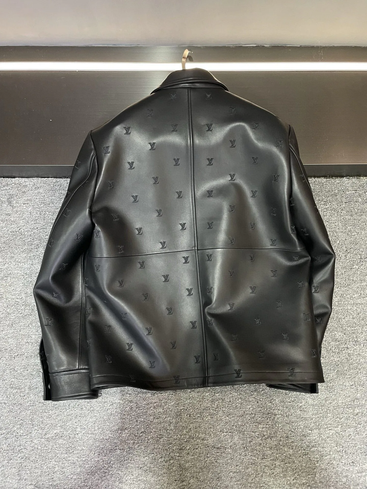 Кожаные Куртки И Дублёнки Женские Louis Vuitton 19236129