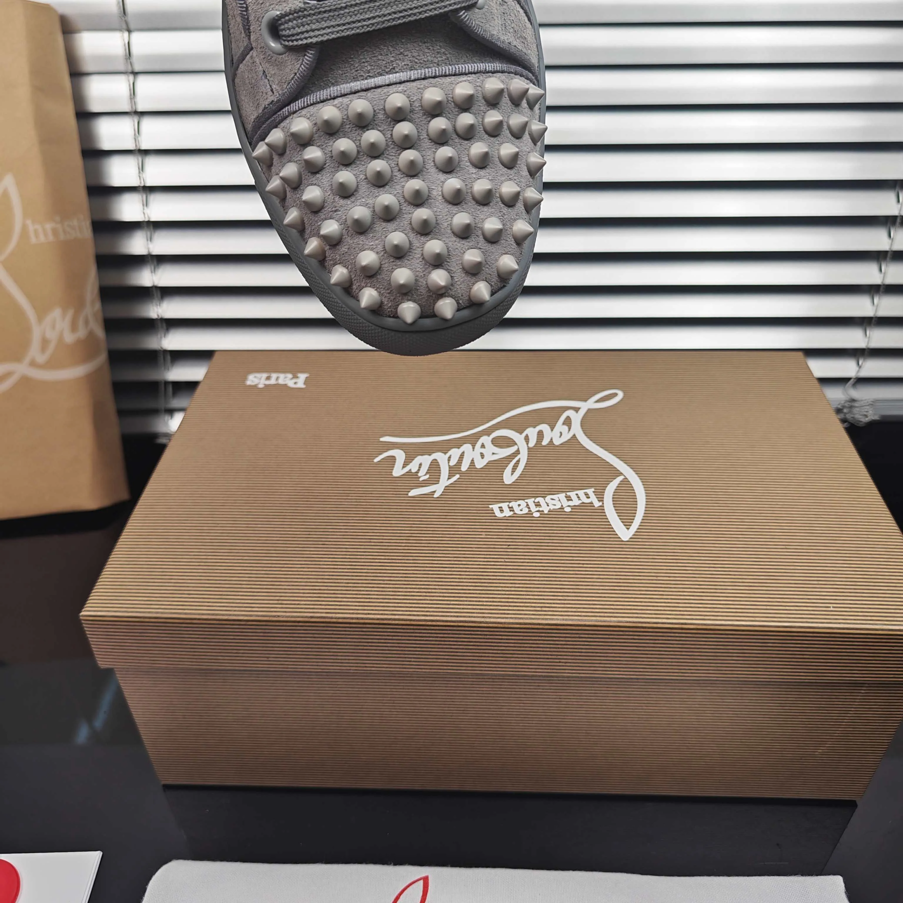 Кроссовки Женские Christian Louboutin 18039696