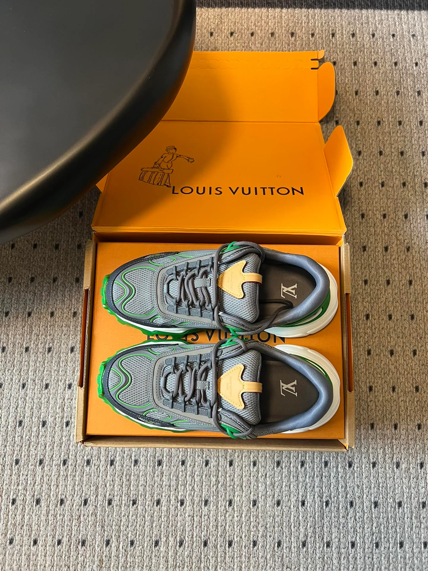 Кроссовки Женские Louis Vuitton 13368294