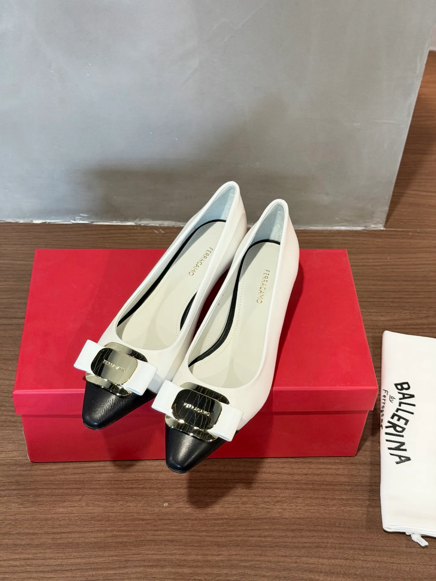 Туфли Женские Salvatore Ferragamo 11675396