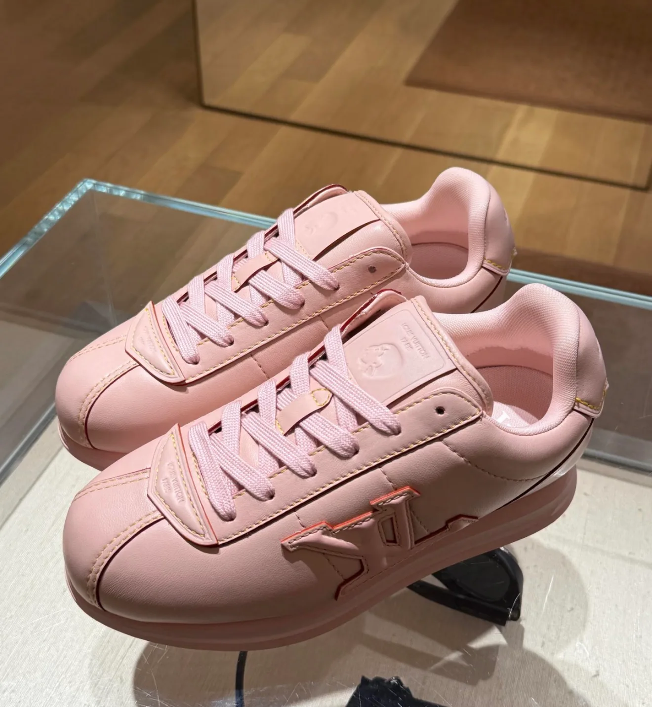 Кроссовки Женские Louis Vuitton 11437875