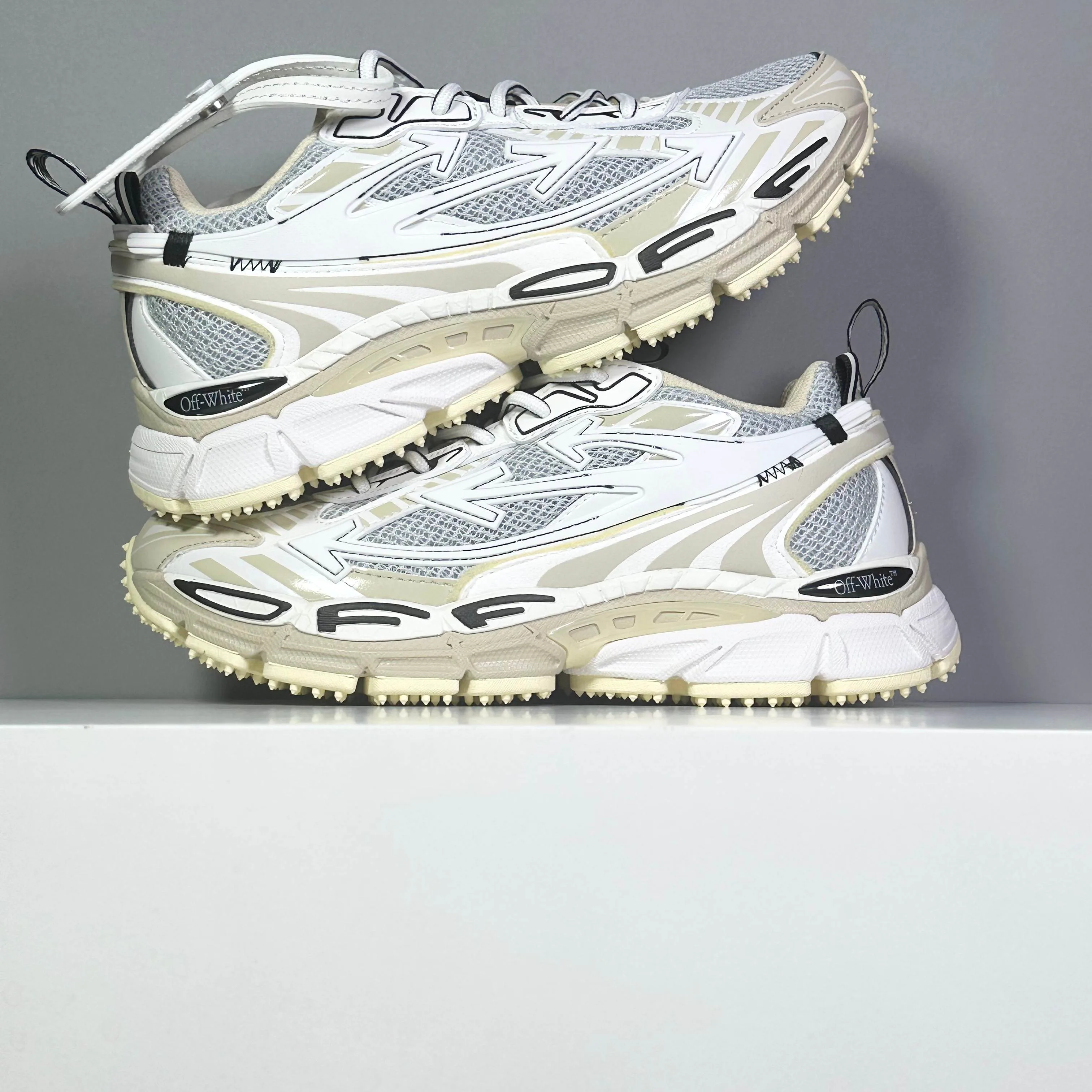 Кроссовки Женские Off-White 18385605
