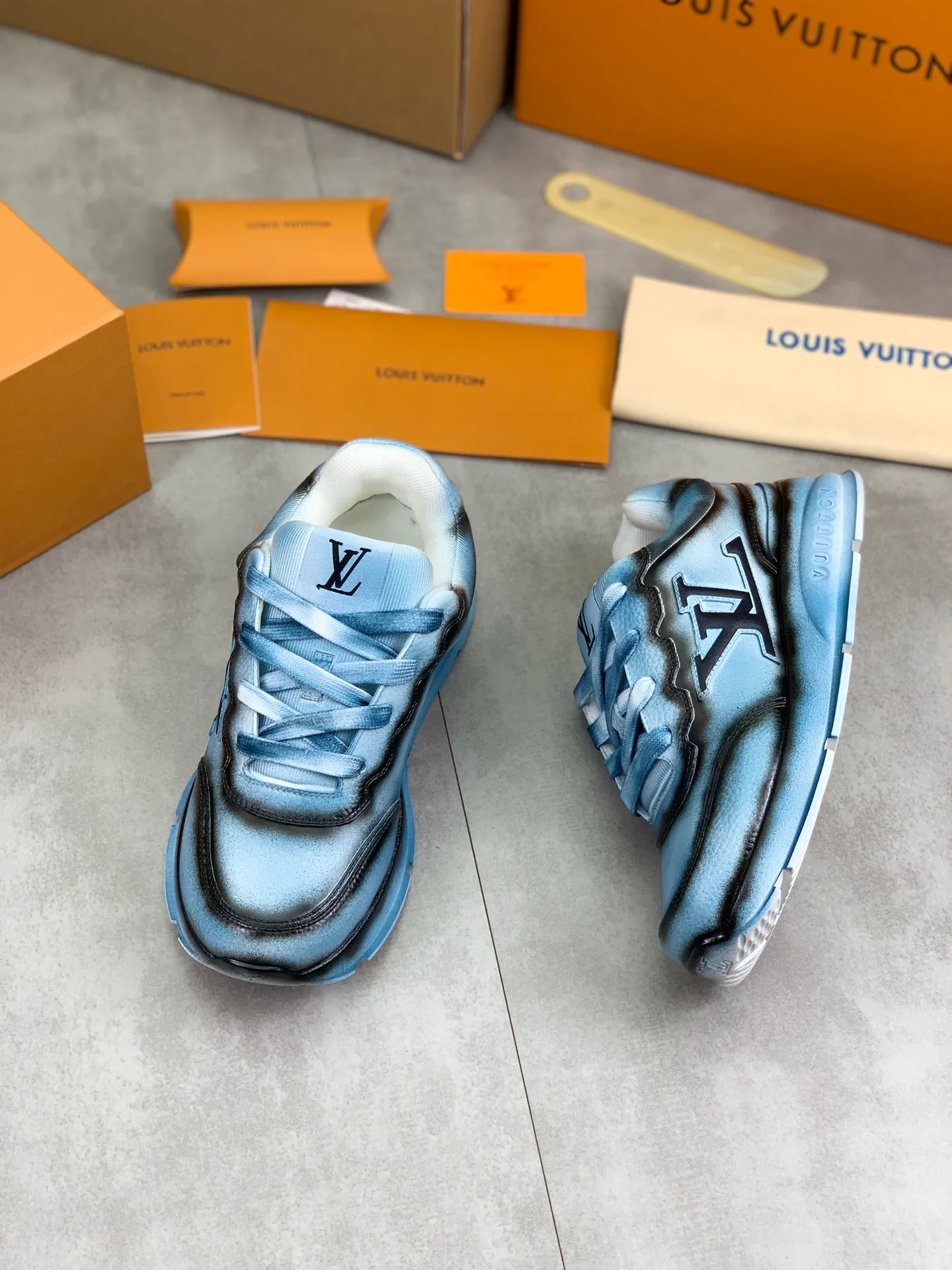 Кроссовки Женские Louis Vuitton 74000