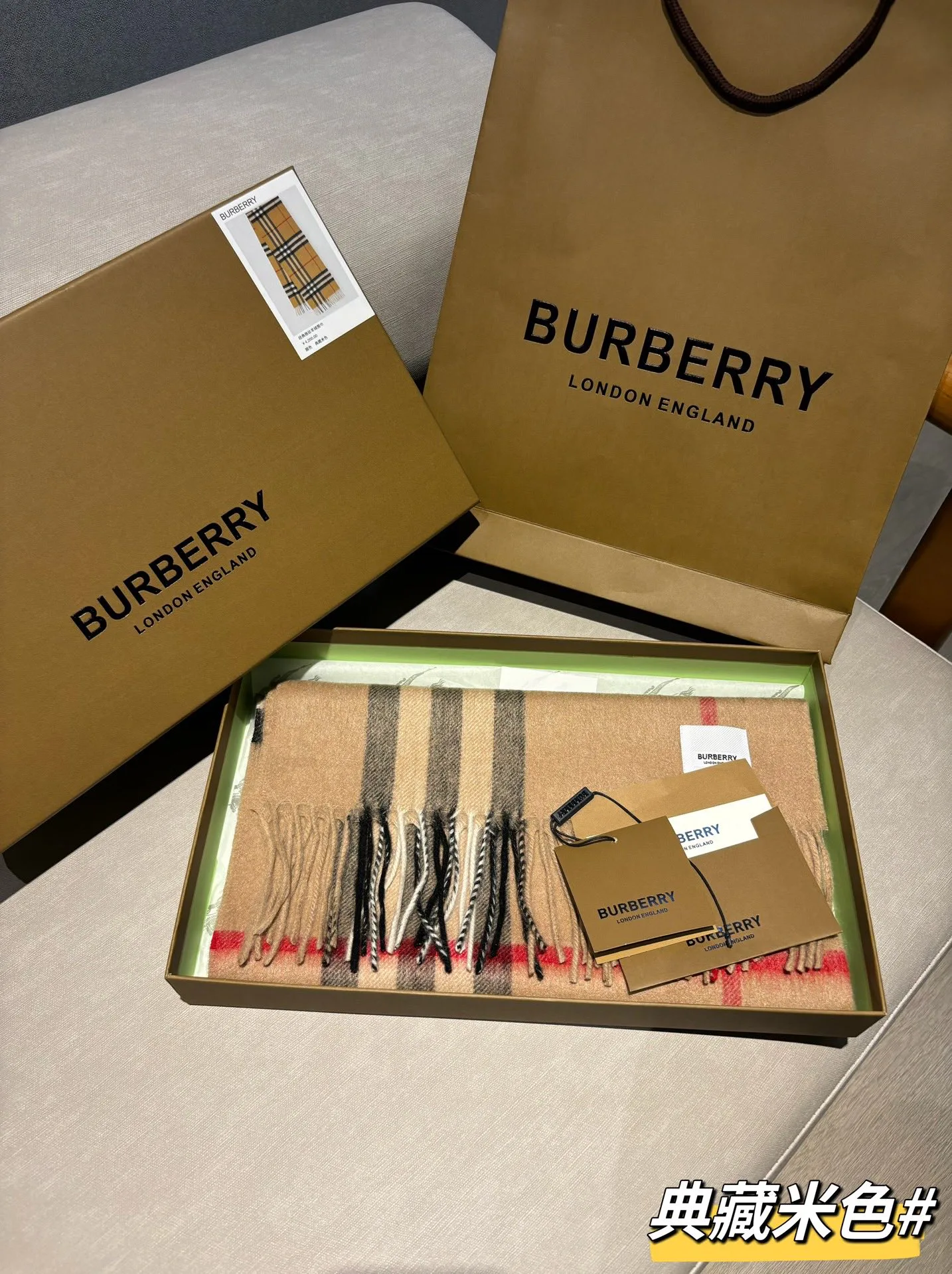 Шарфы Burberry 18507487