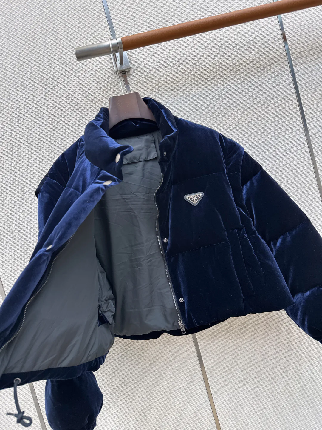 Куртки И Пуховики Женские Prada 18245858